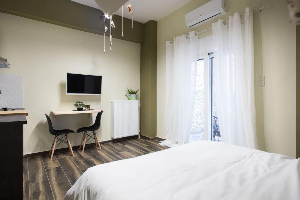 A comfortable small studio nearby Acropolis 2