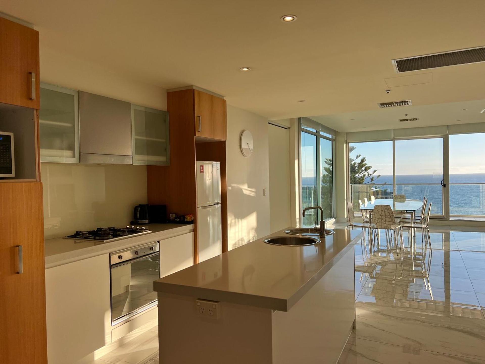 Belle Escapes - Glenelg Skyline Penthouse
