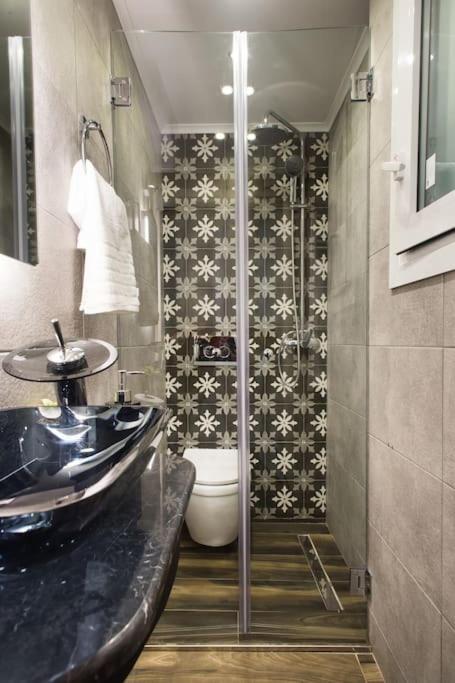A comfortable small studio nearby Acropolis 3