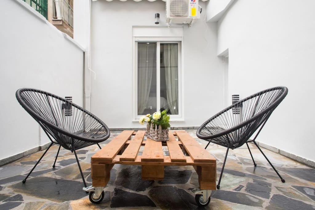 A comfortable small studio nearby Acropolis 3