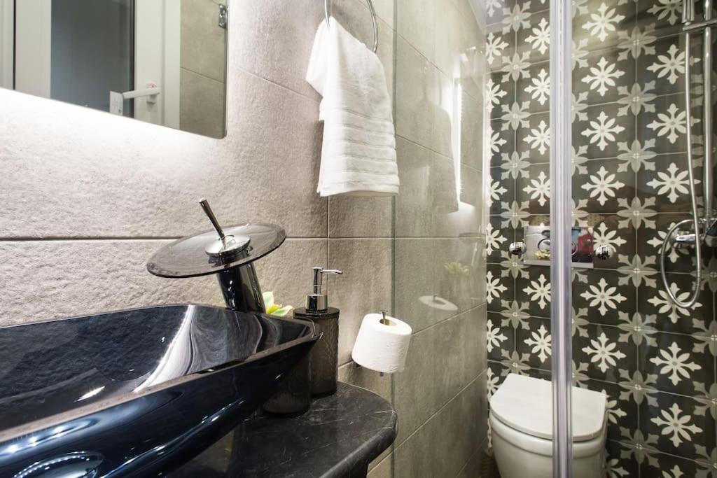 A comfortable small studio nearby Acropolis 3