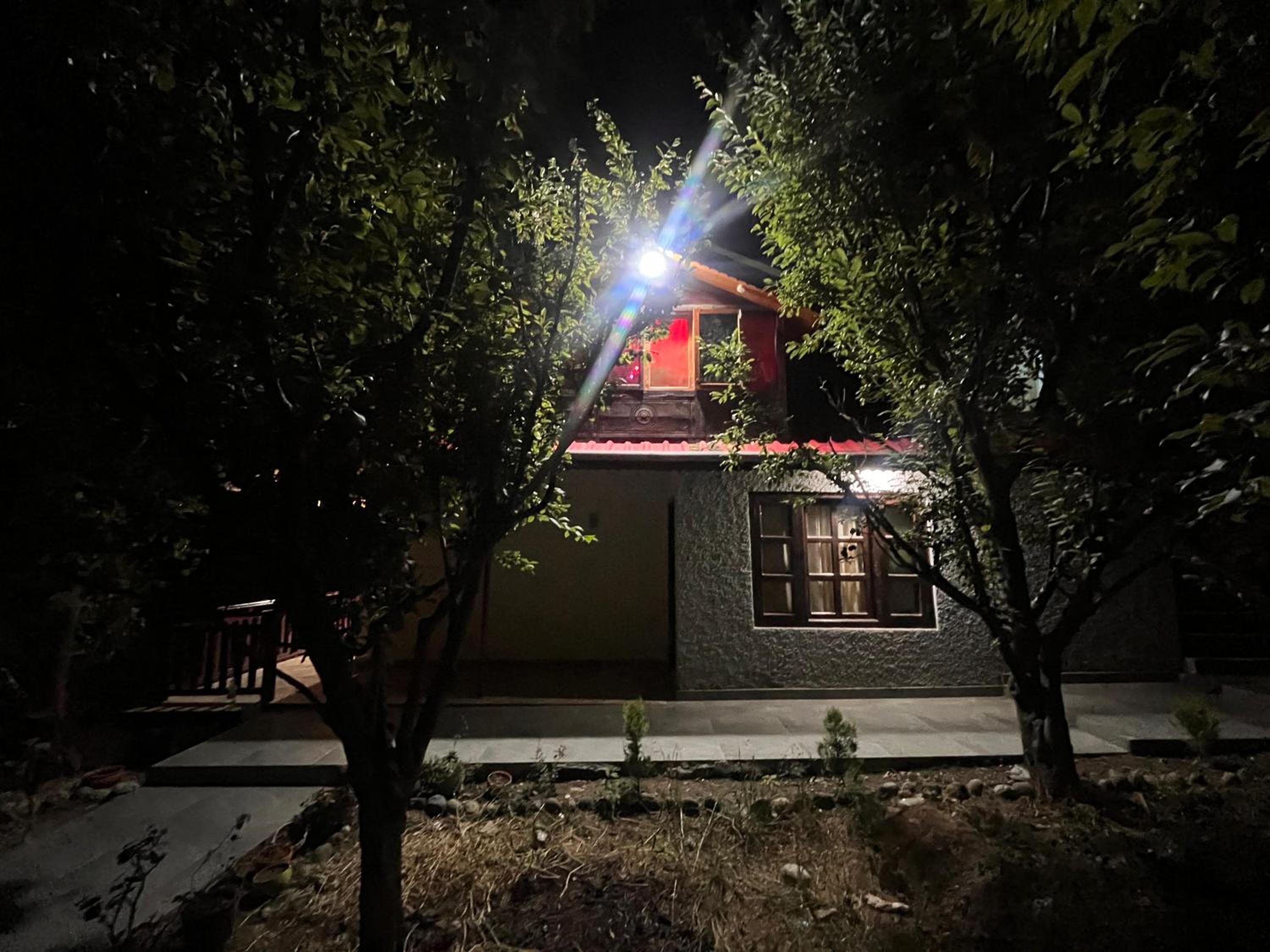 Tranquil Plum Orchard Stay in Kais, Kullu view 4