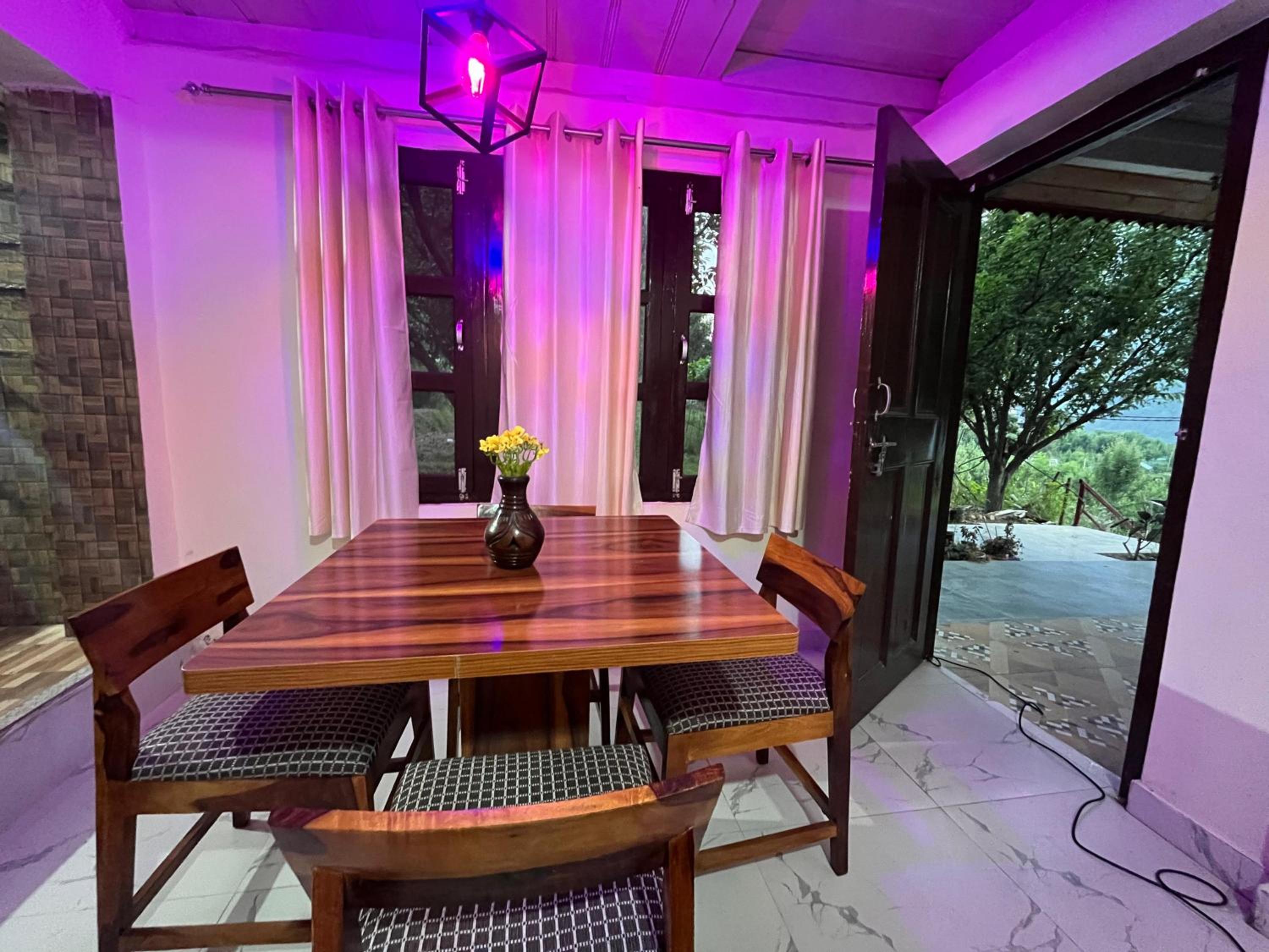Tranquil Plum Orchard Stay in Kais, Kullu view 2