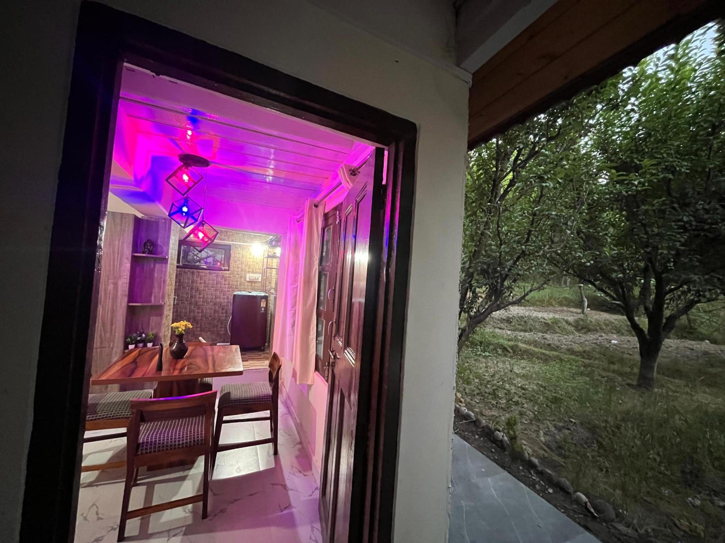 Tranquil Plum Orchard Stay in Kais, Kullu view 3