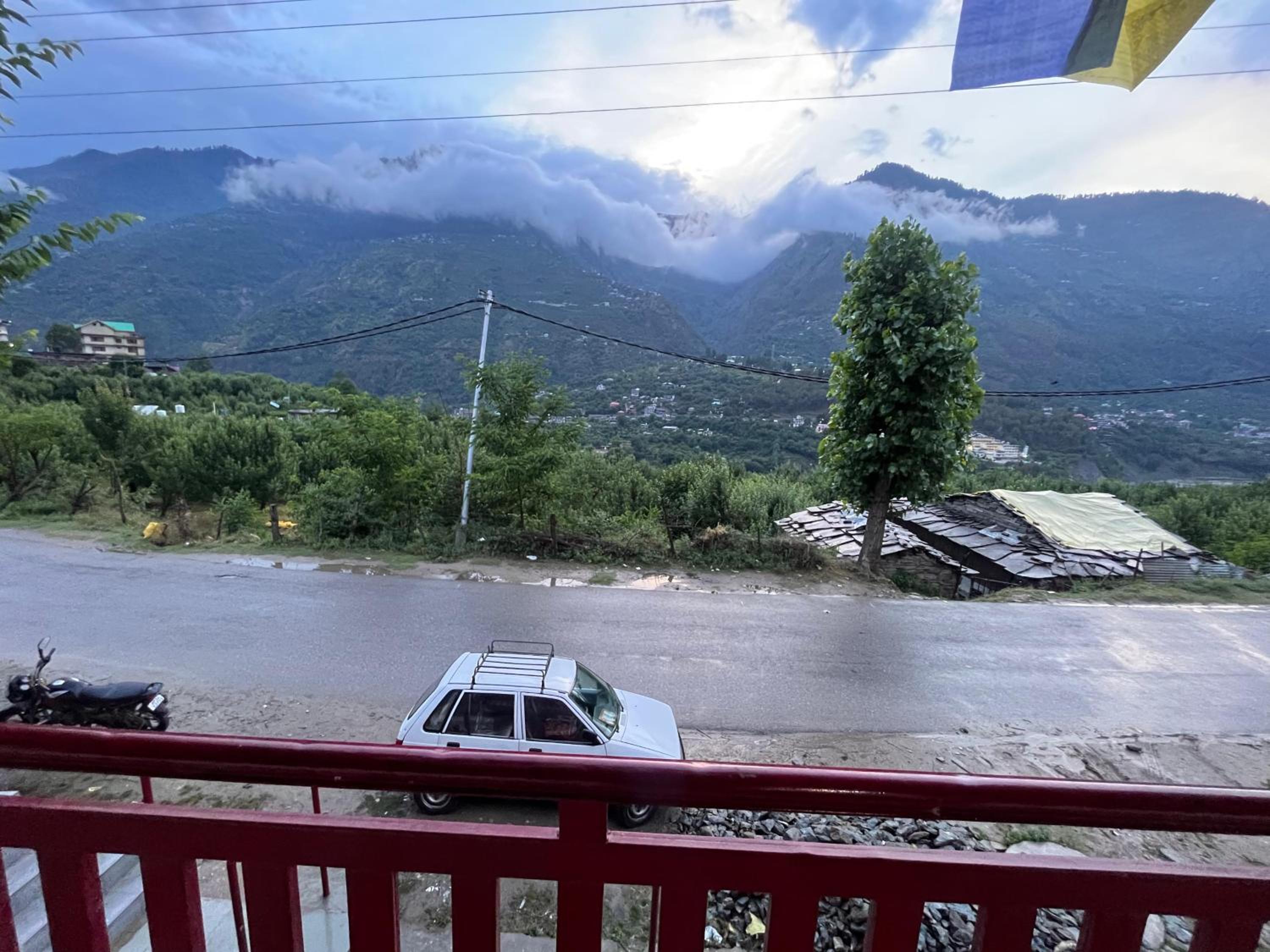 Tranquil Plum Orchard Stay in Kais, Kullu view 5