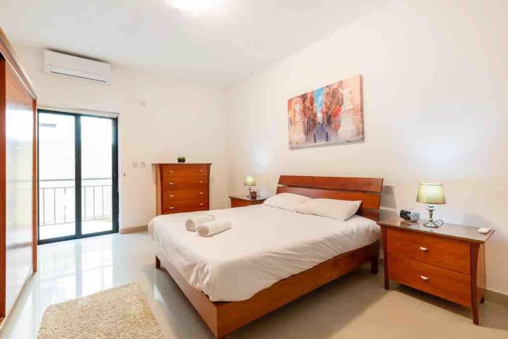 Luxury Seafront Retreat Overlooking Manoel Island view 3