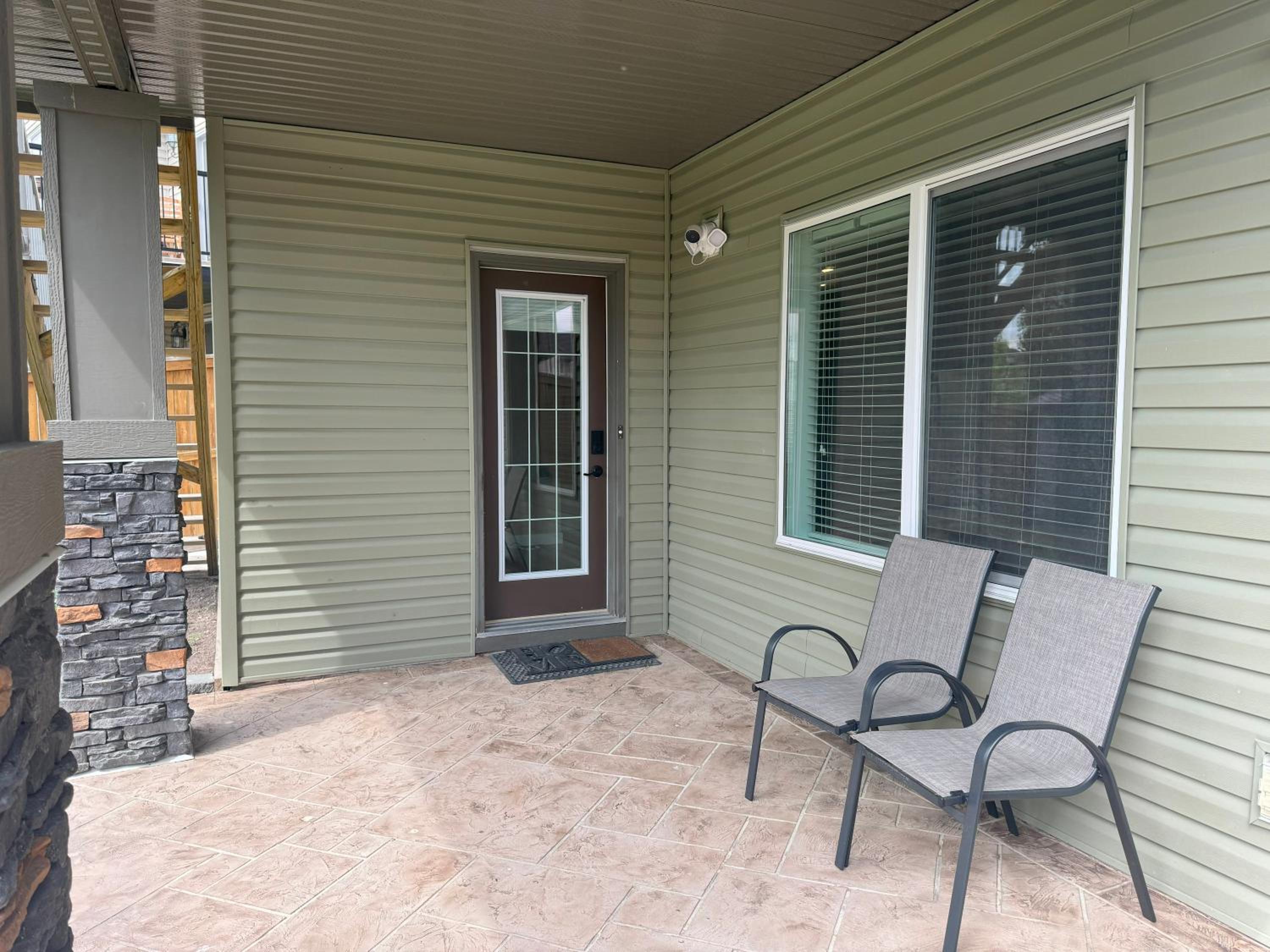 Spacious Private Walkout Entire Suite Close to YYC, DT, Shops, Stampede & Mountains with many Amenities in Panorama Hills NW - 4 Can Sleep
