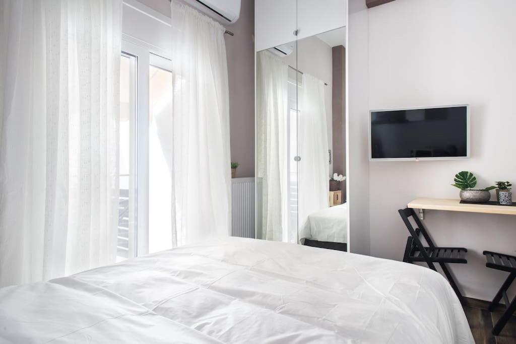 A comfortable small studio nearby Acropolis 4
