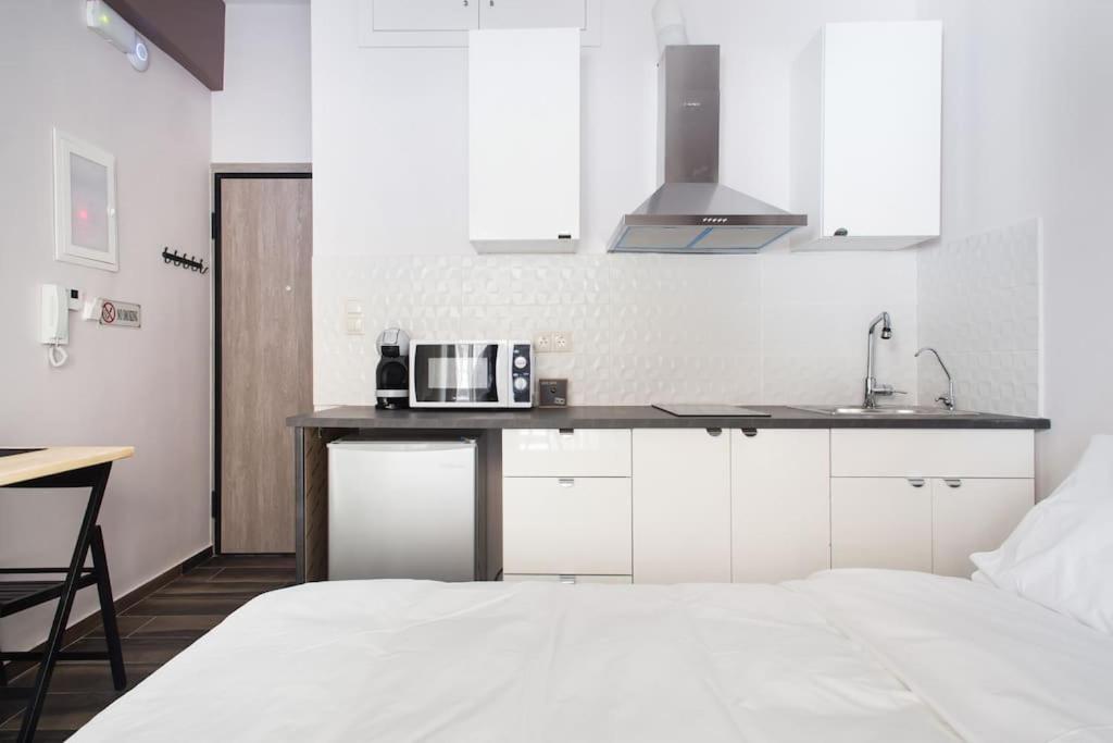 A comfortable small studio nearby Acropolis 4