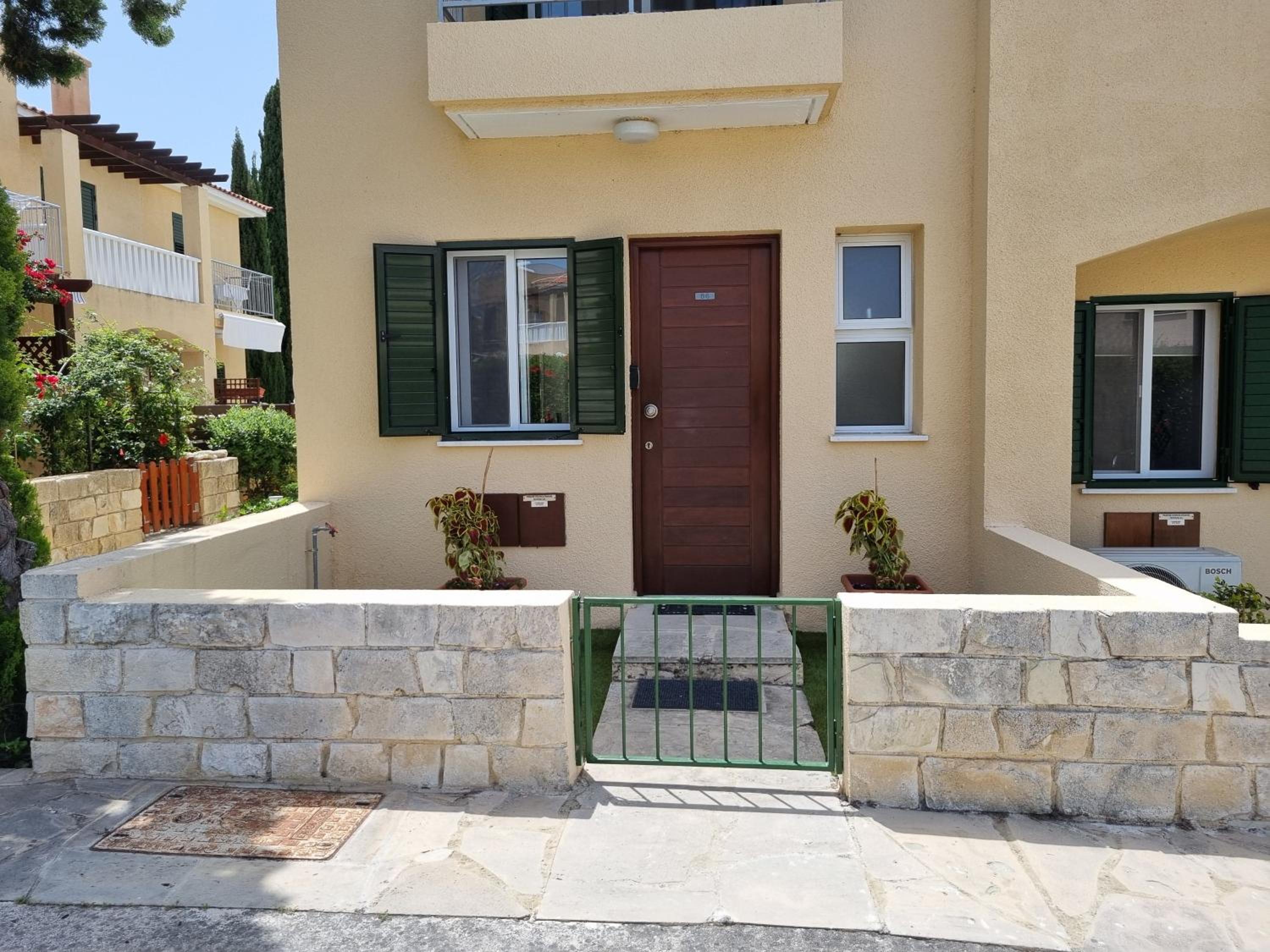 Cyprus 2 beds ensuite pool patio wifi parking