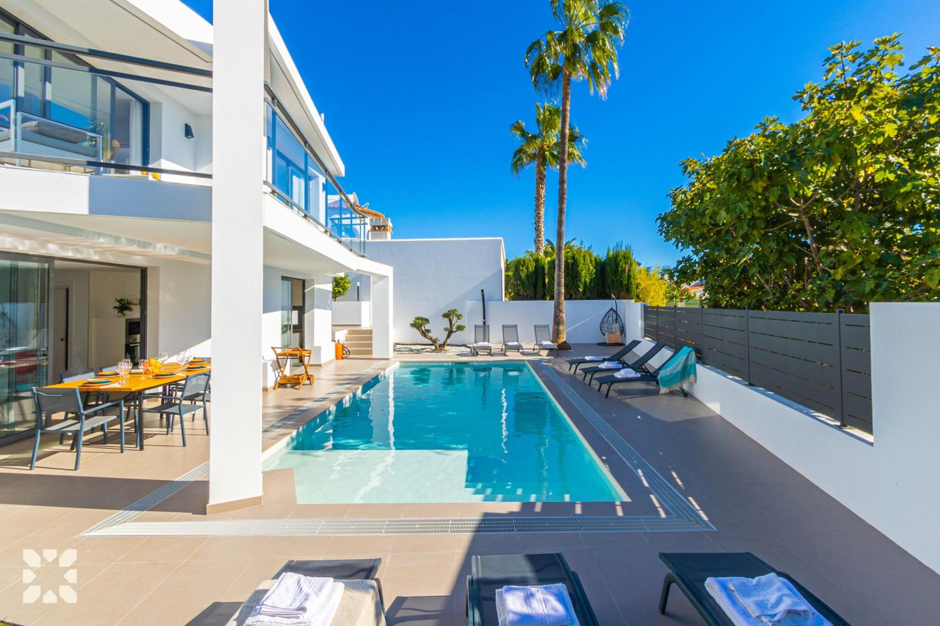 Villa Dunamoon by Abahana Villas