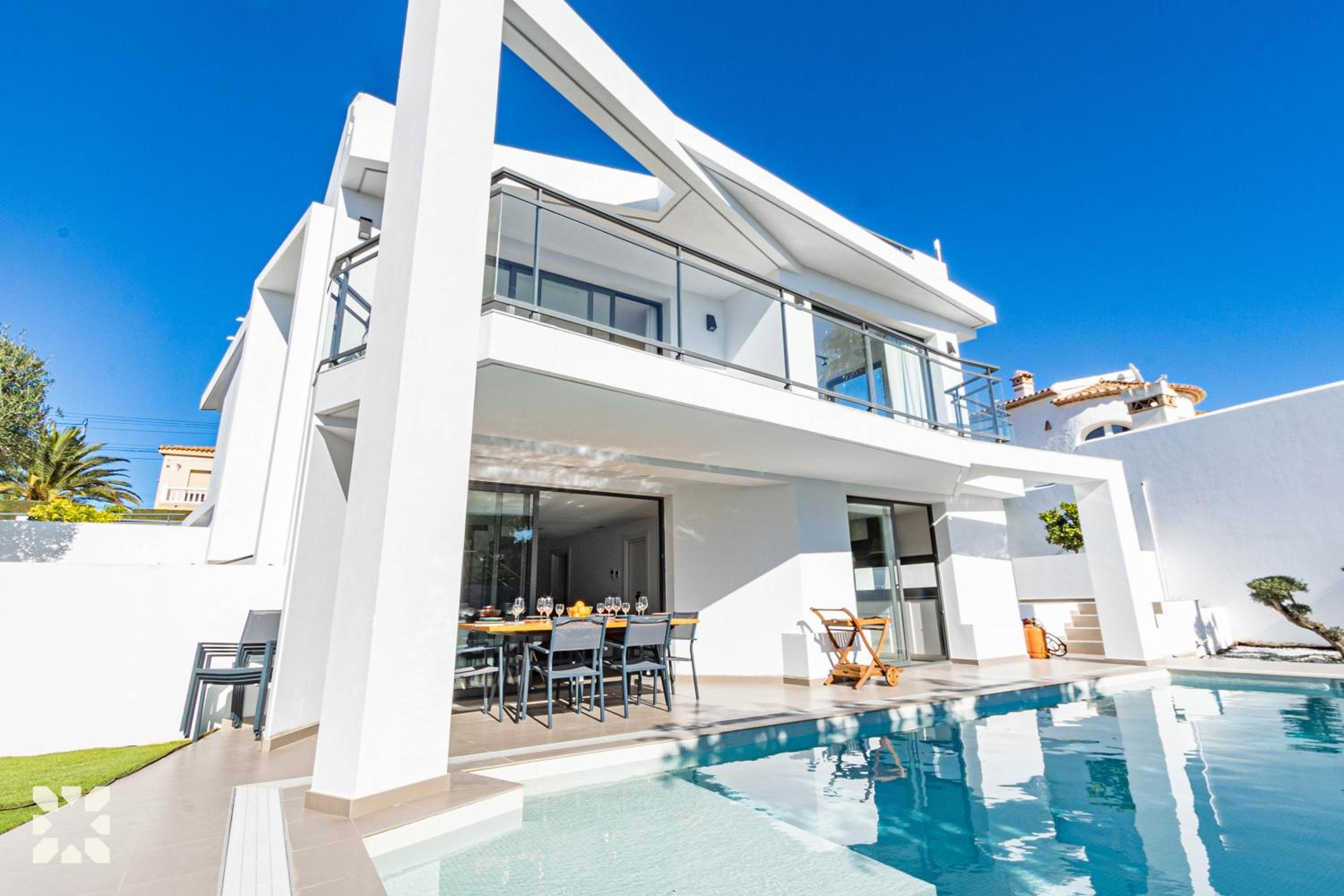 Villa Dunamoon by Abahana Villas
