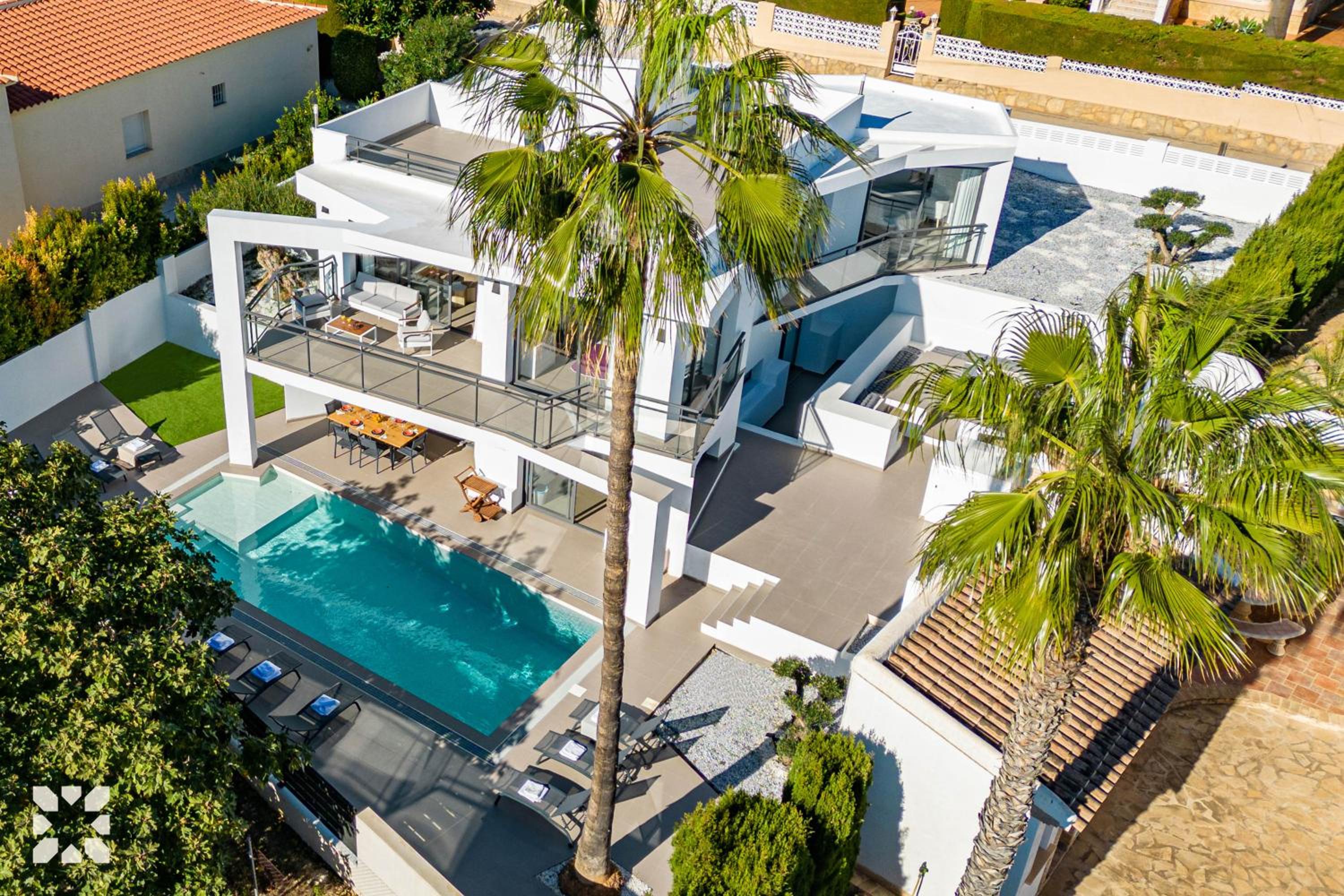 Villa Dunamoon by Abahana Villas