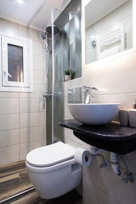 A comfortable small studio nearby Acropolis 5