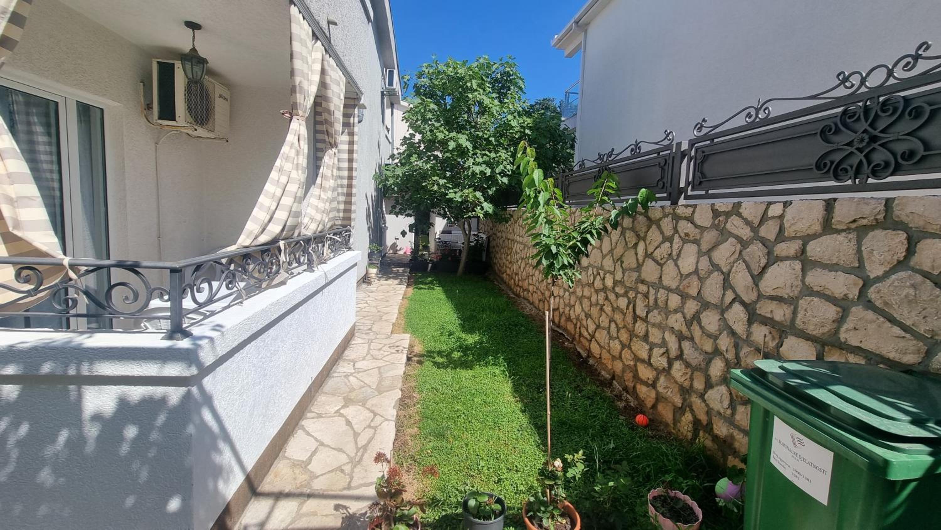 Apartmani MINA