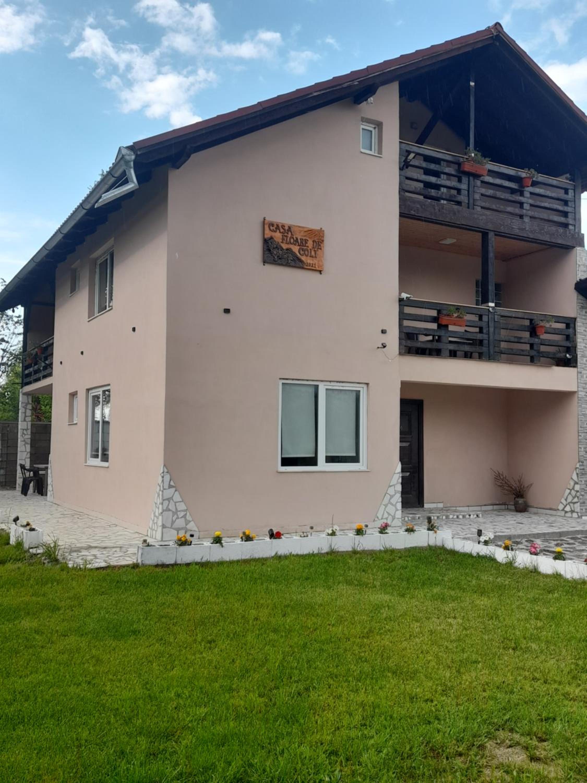 CASA FLOARE DE COLT
