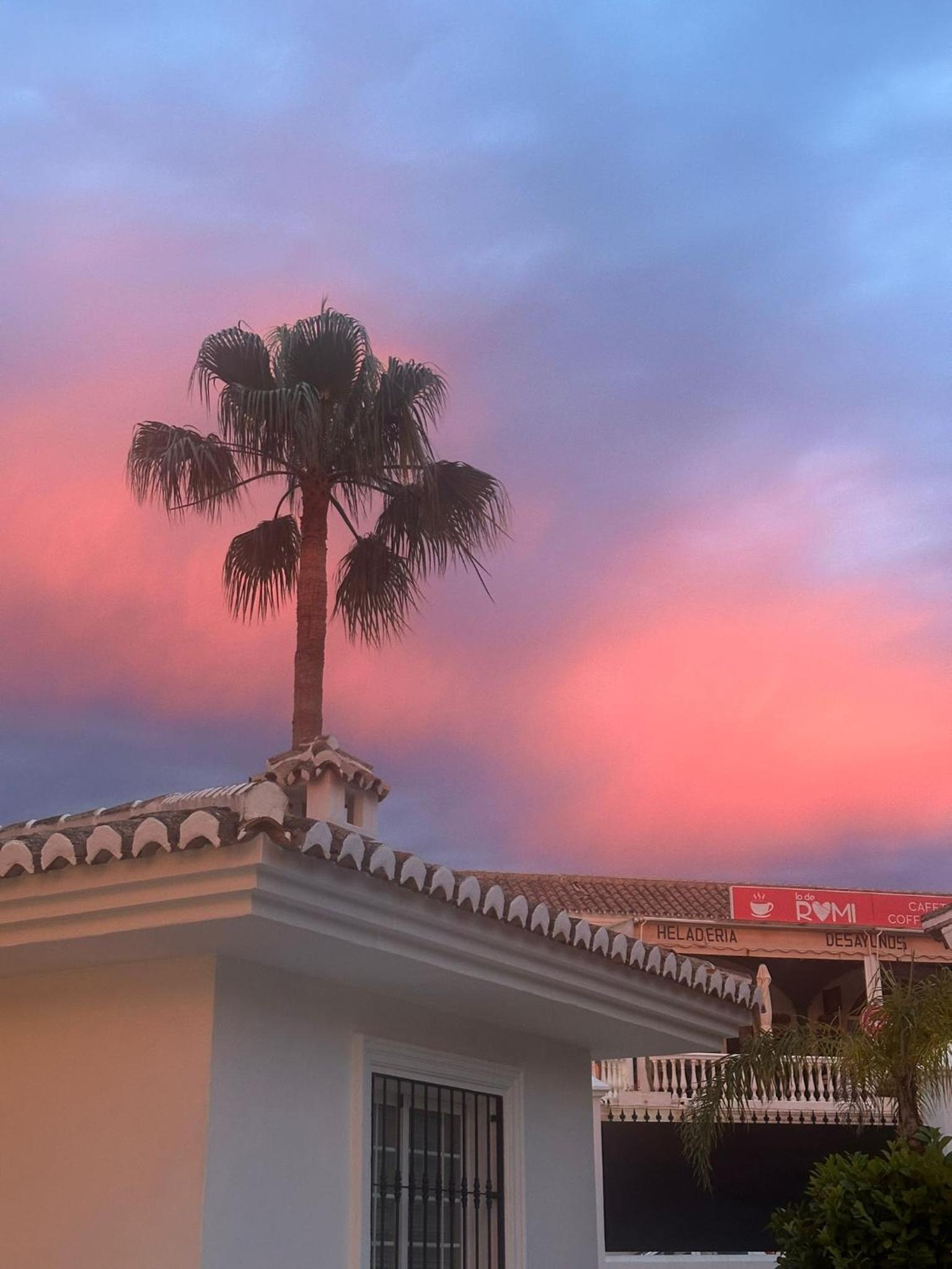Lets in the Sun - Villa Sunset