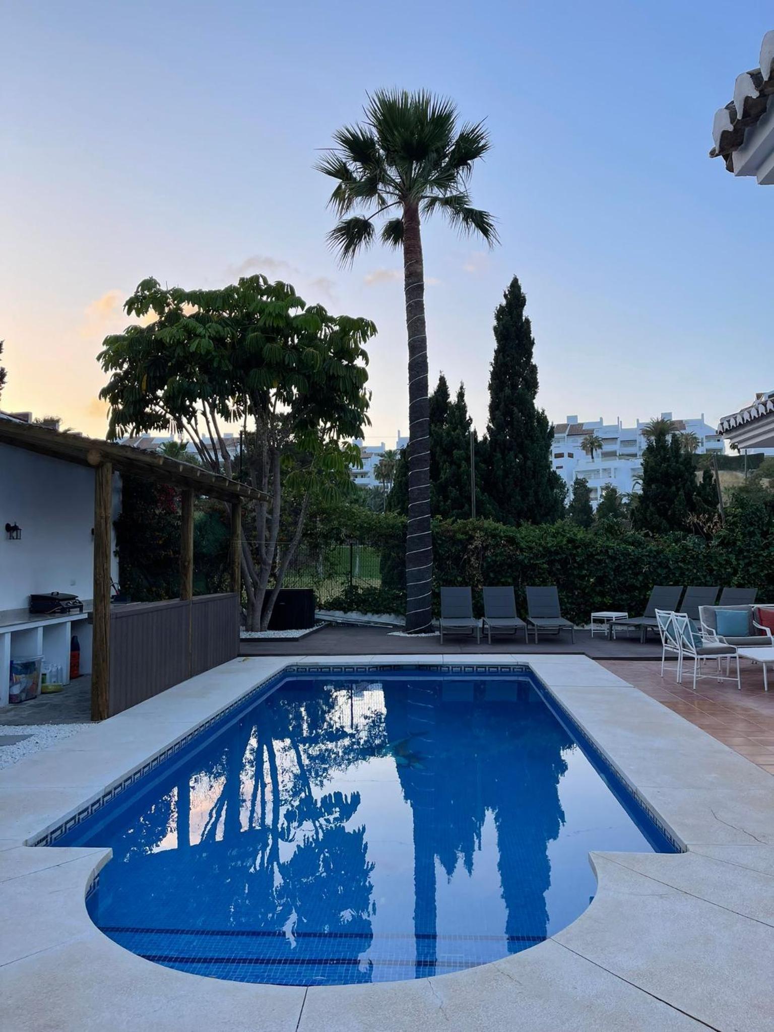 Lets in the Sun - Villa Sunset