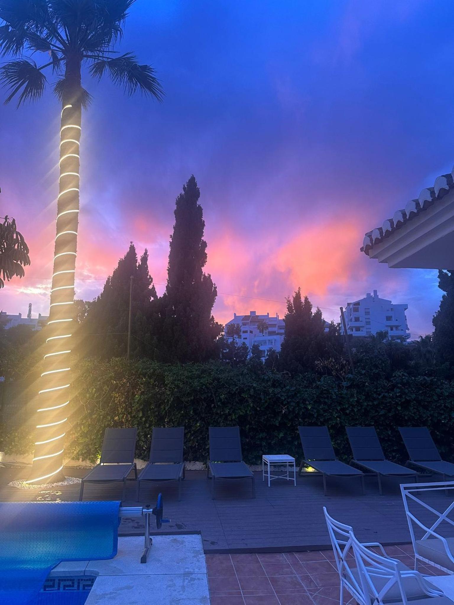 Lets in the Sun - Villa Sunset