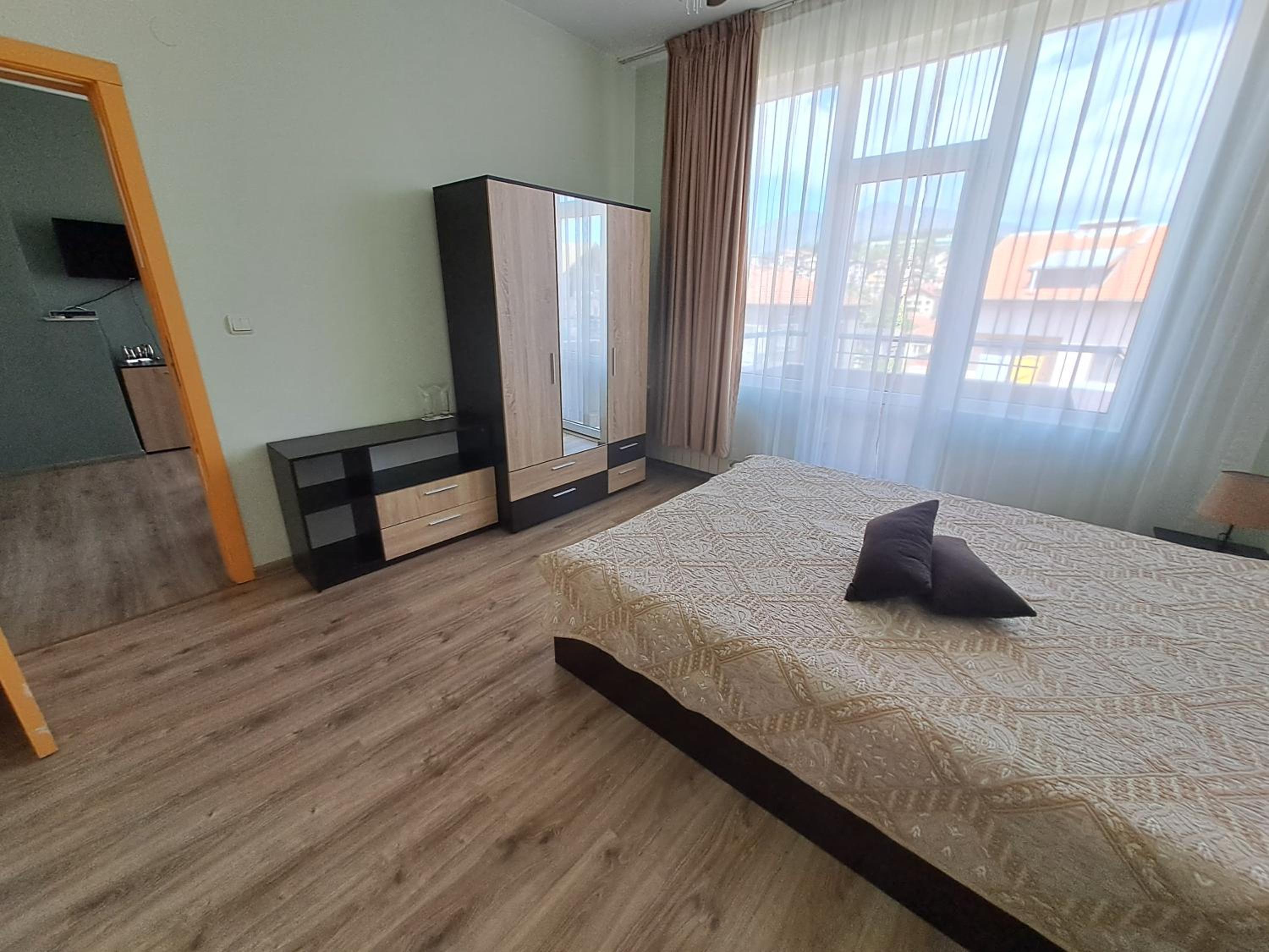 Приятелската къща