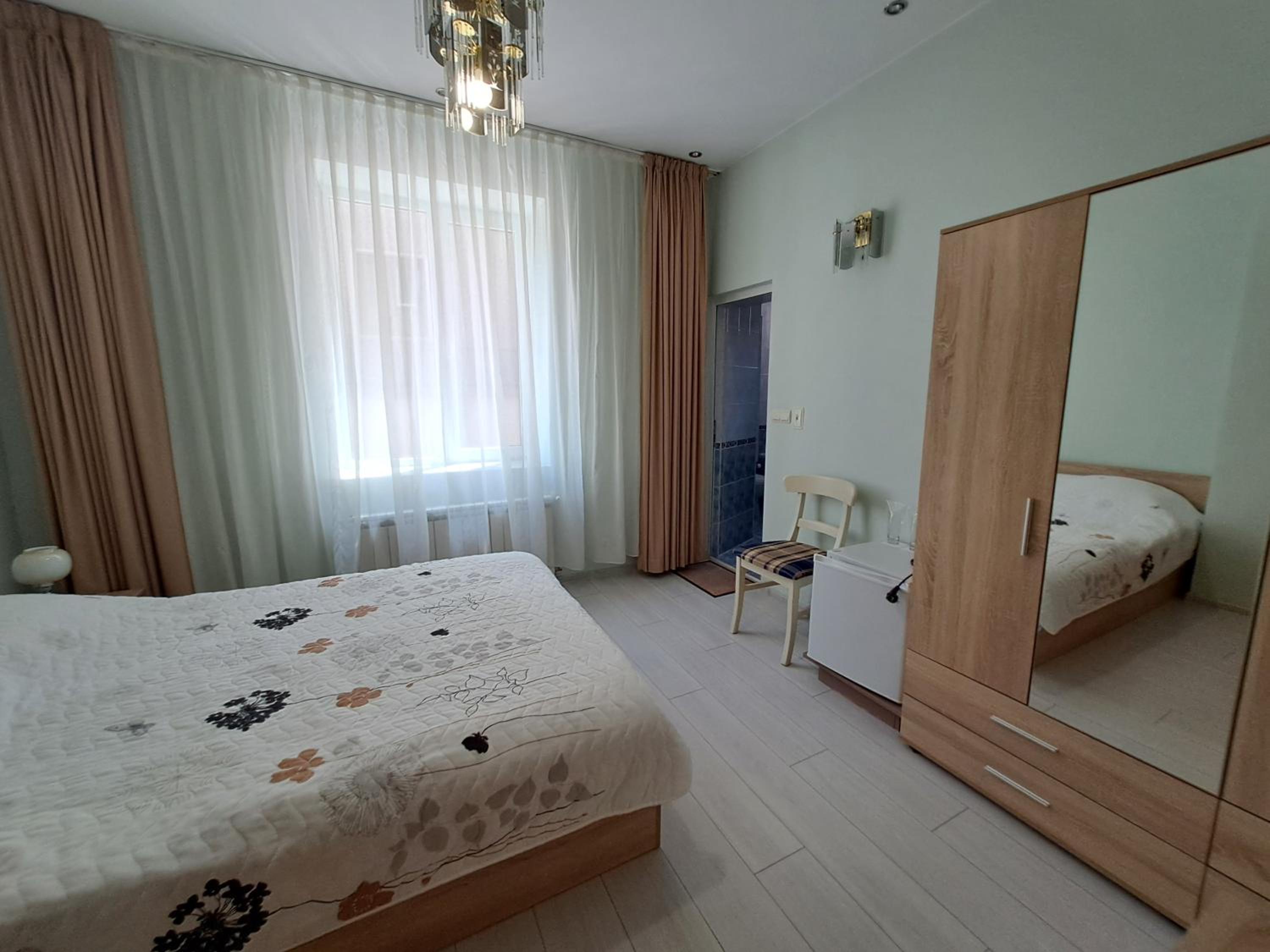 Приятелската къща