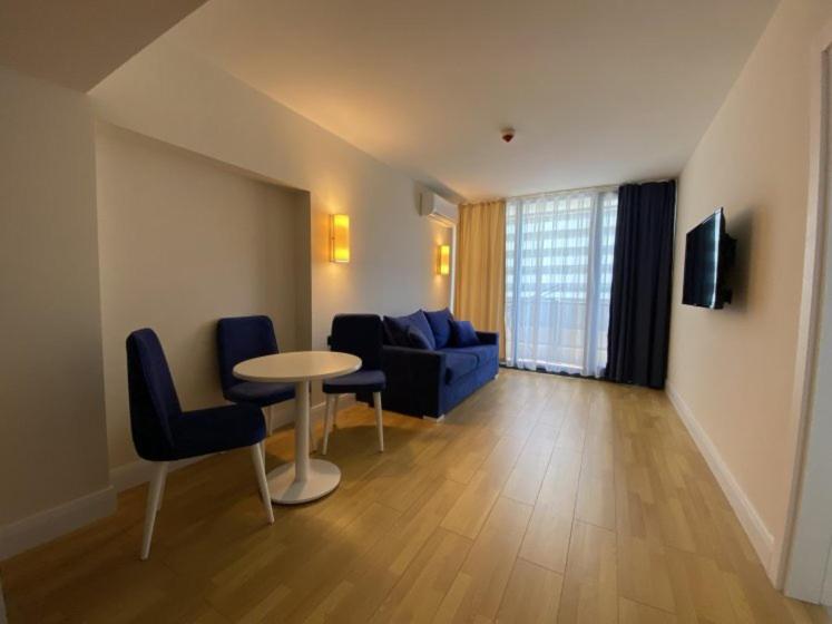 BEST Apartments 208