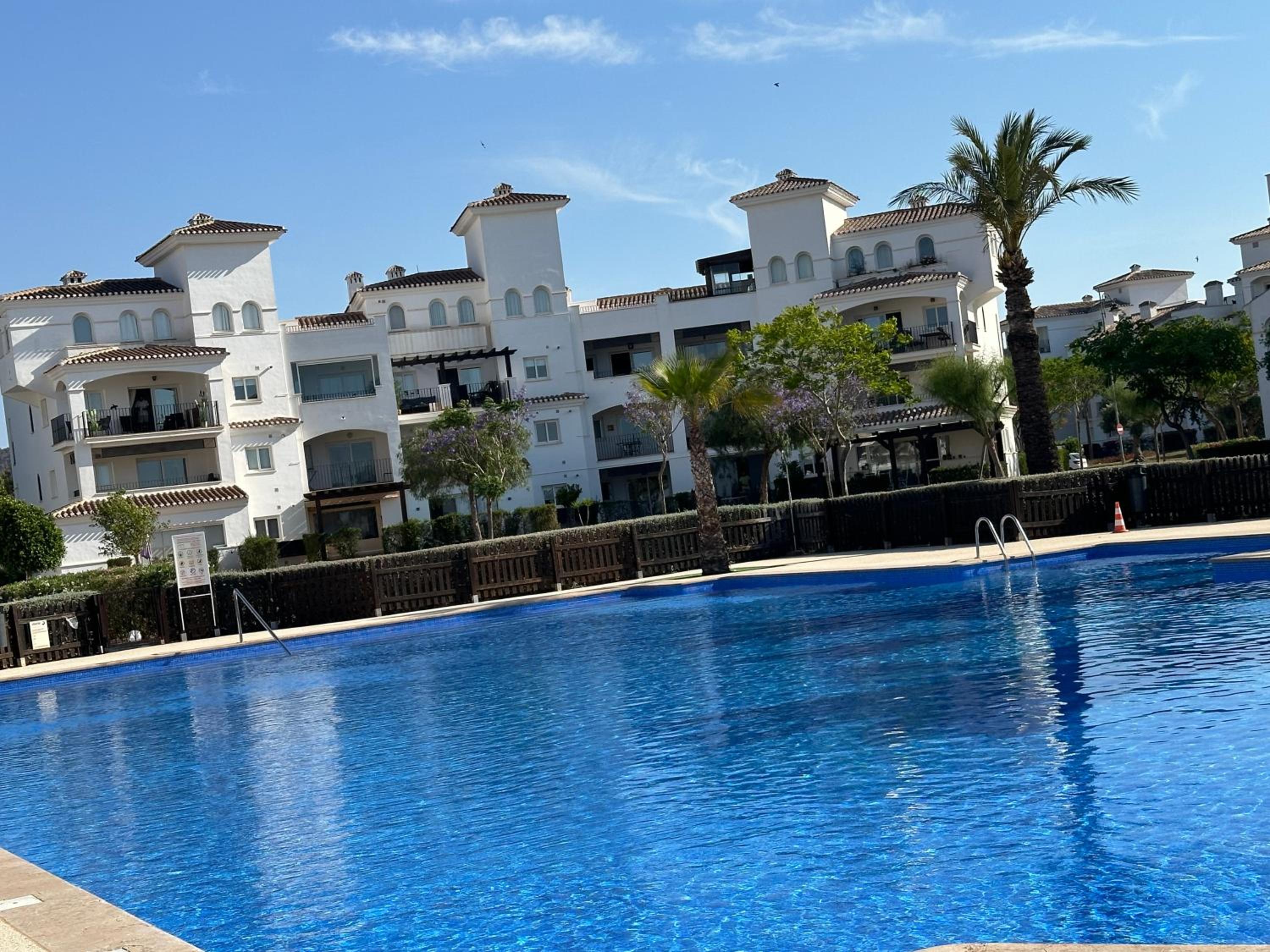 Stunning apartment with a beautiful pool/lake view