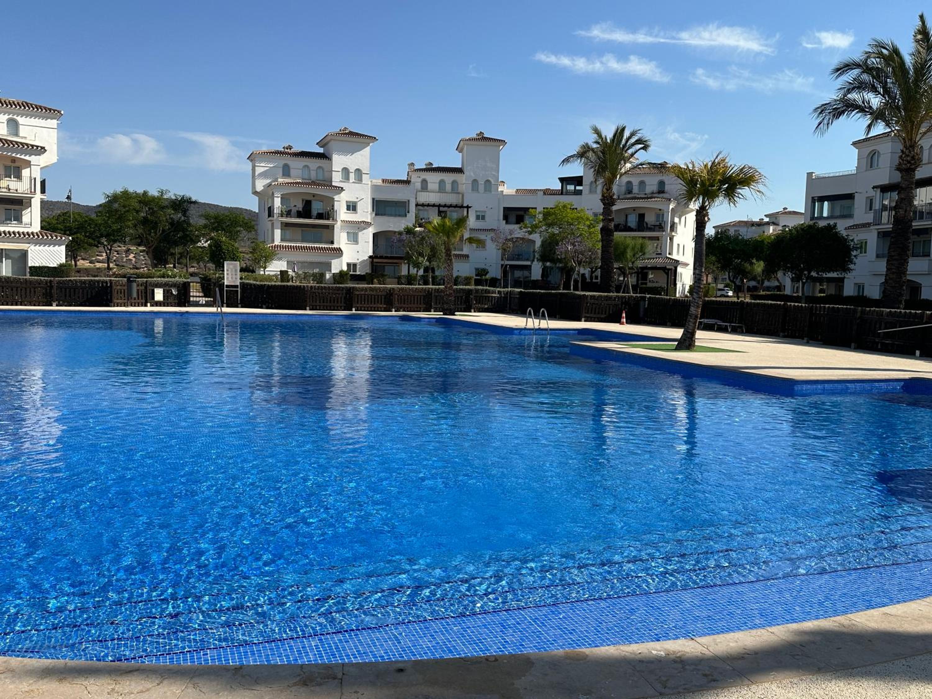 Stunning apartment with a beautiful pool/lake view