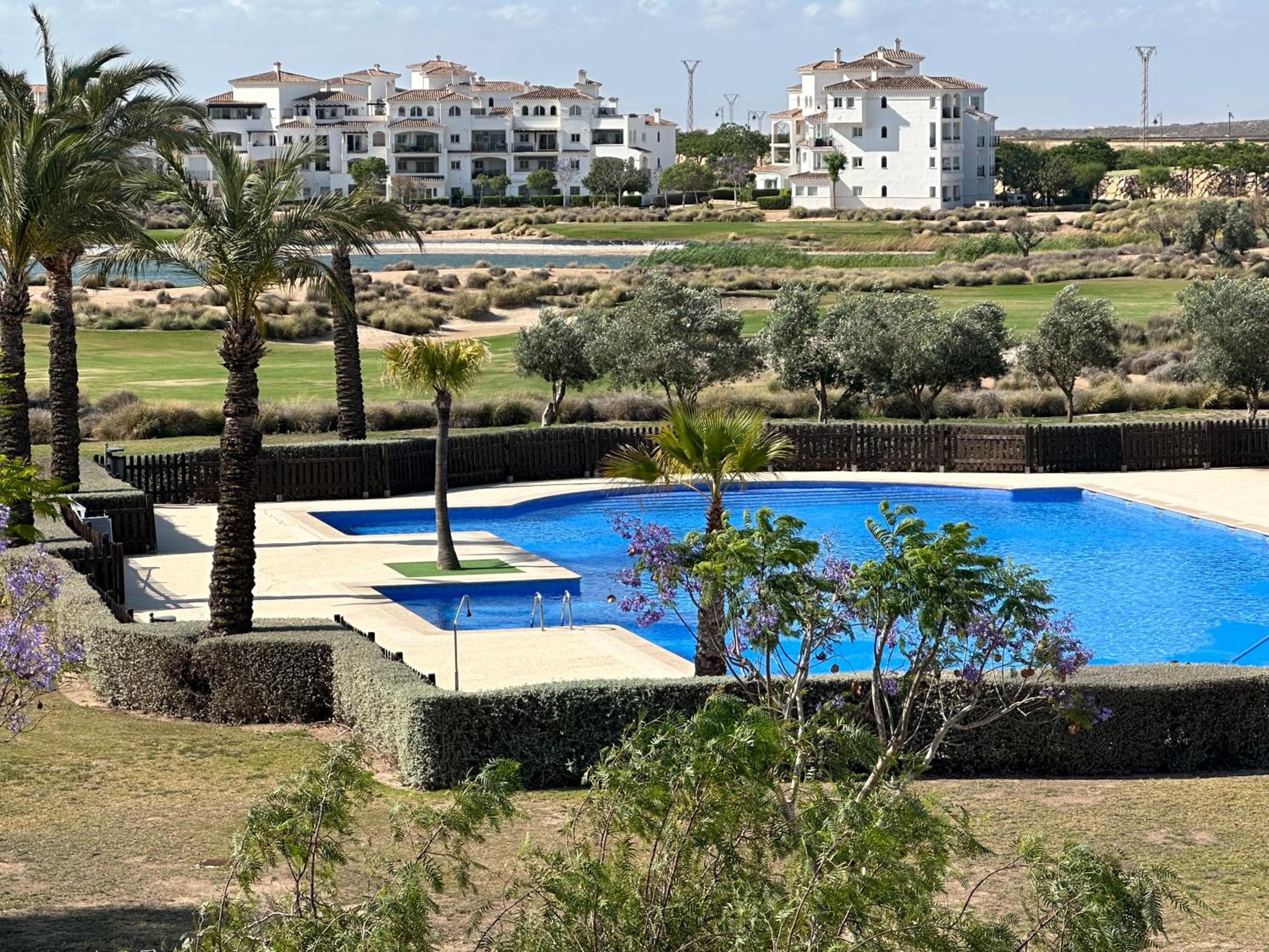 Stunning apartment with a beautiful pool/lake view