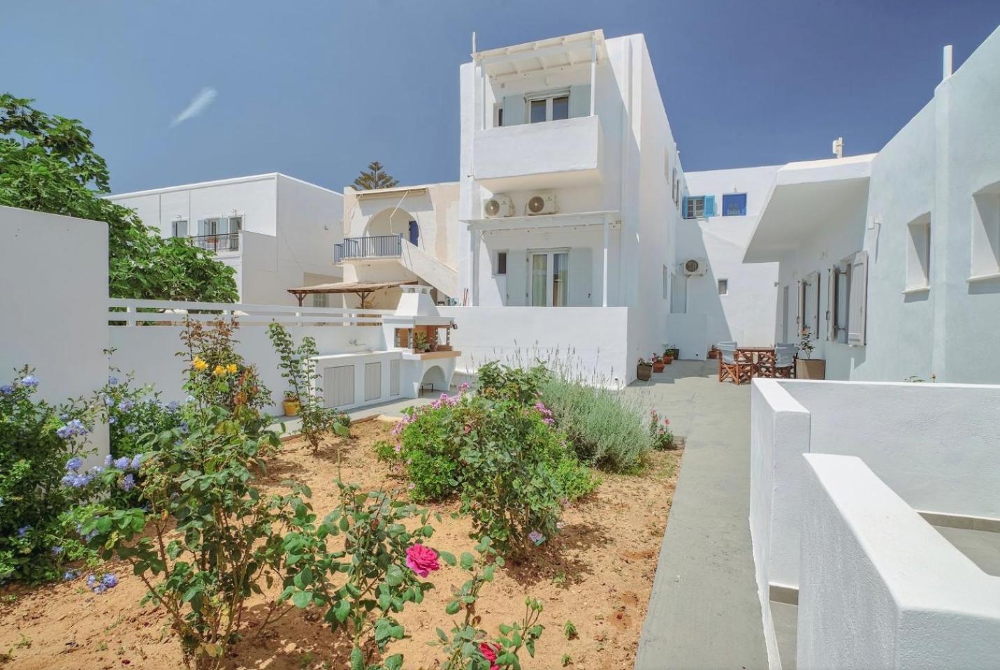 Hotel Rose House and Apartments - Image 1