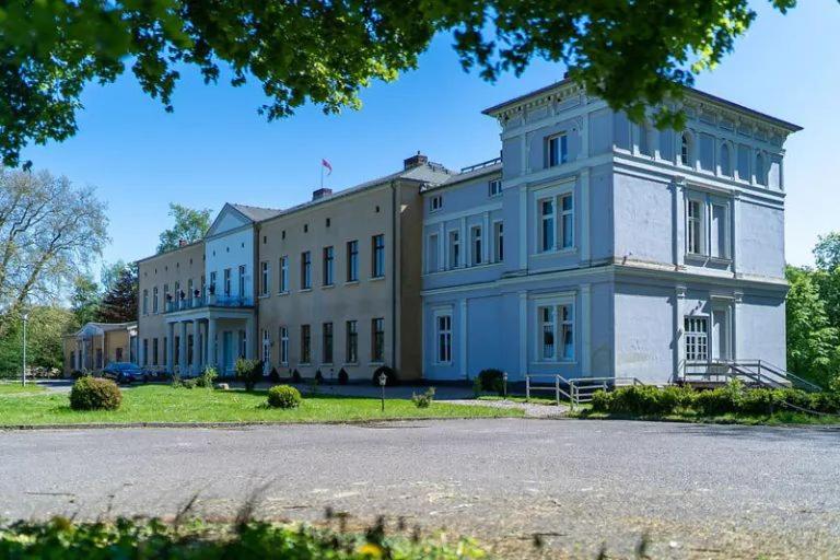 Schloss Semlow mit englischem Landschaftspark