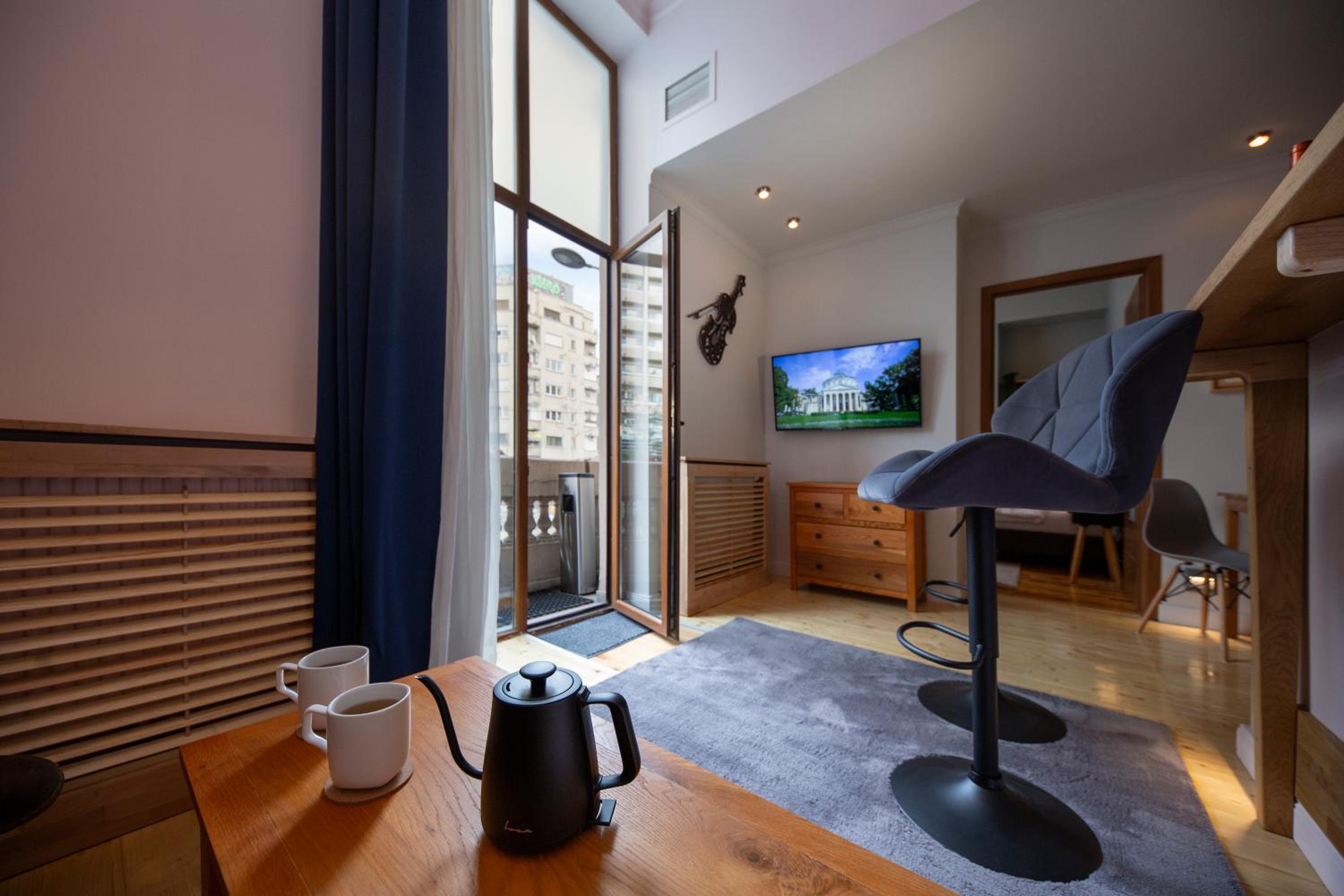 Athenaeum Spacious& Cozy 1Br Prime Location w Balcony view 5