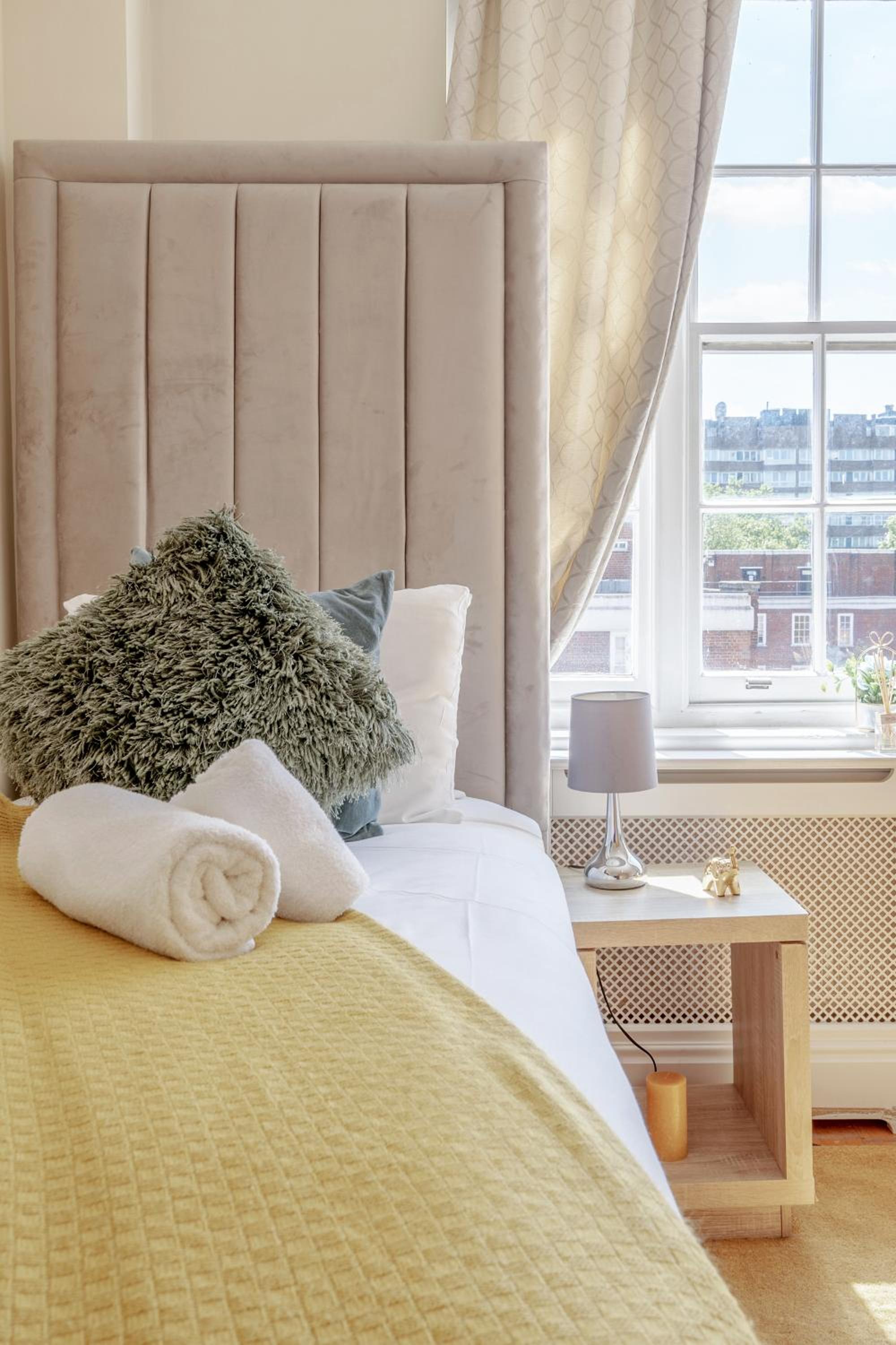 Stunning 2 Bed, 2 Bath Flat Next to Hyde Park