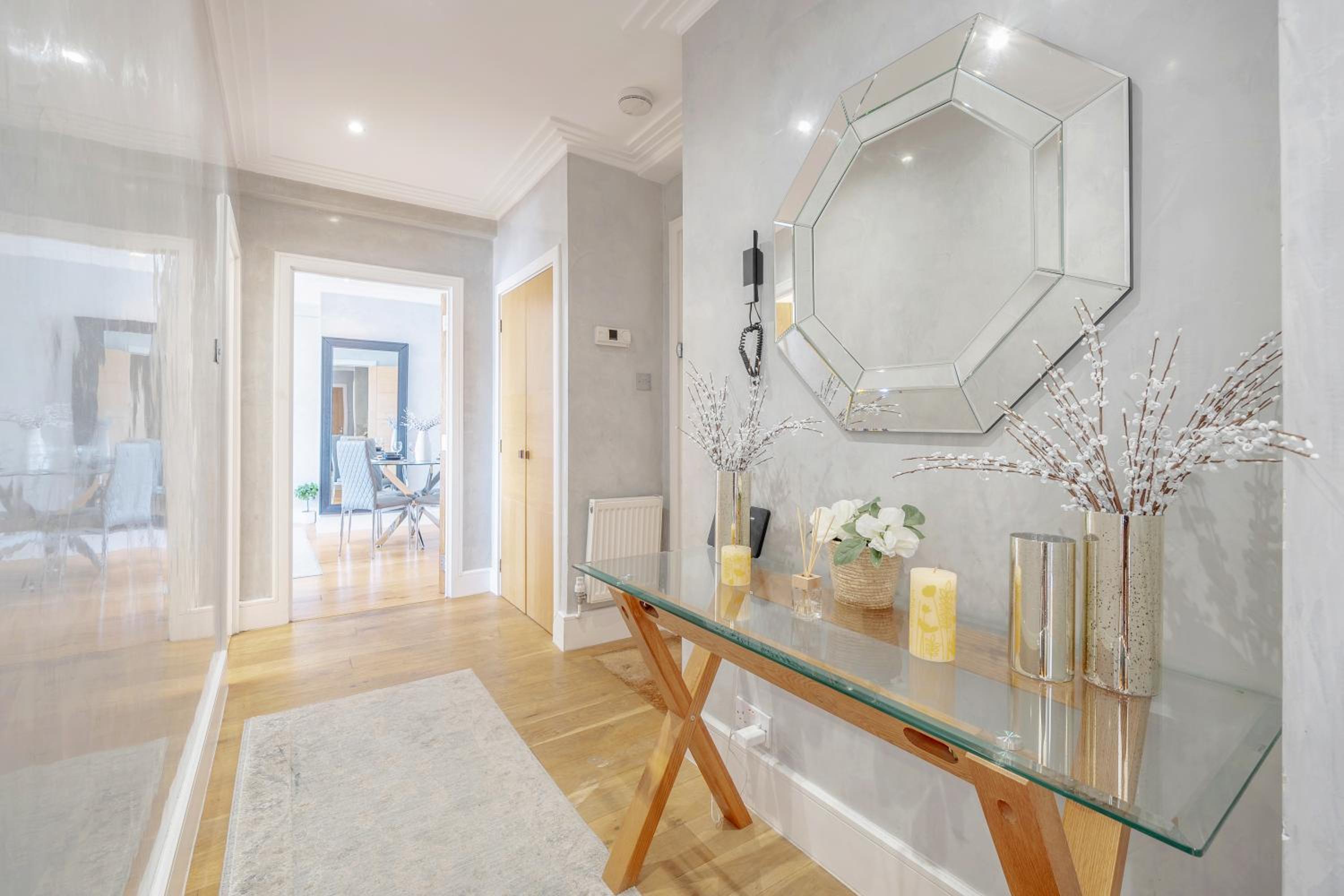 Stunning 2 Bed, 2 Bath Flat Next to Hyde Park