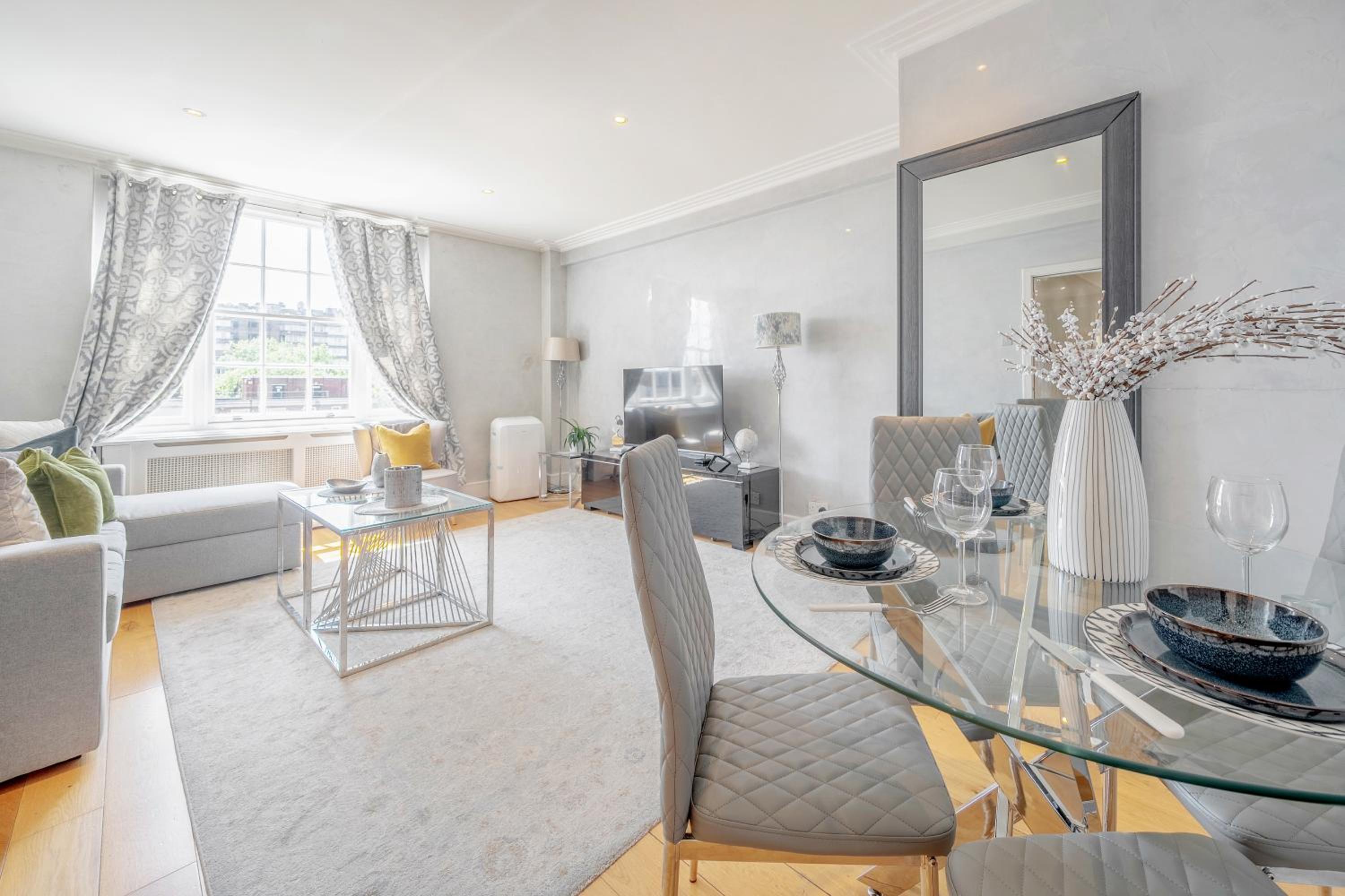 Stunning 2 Bed, 2 Bath Flat Next to Hyde Park