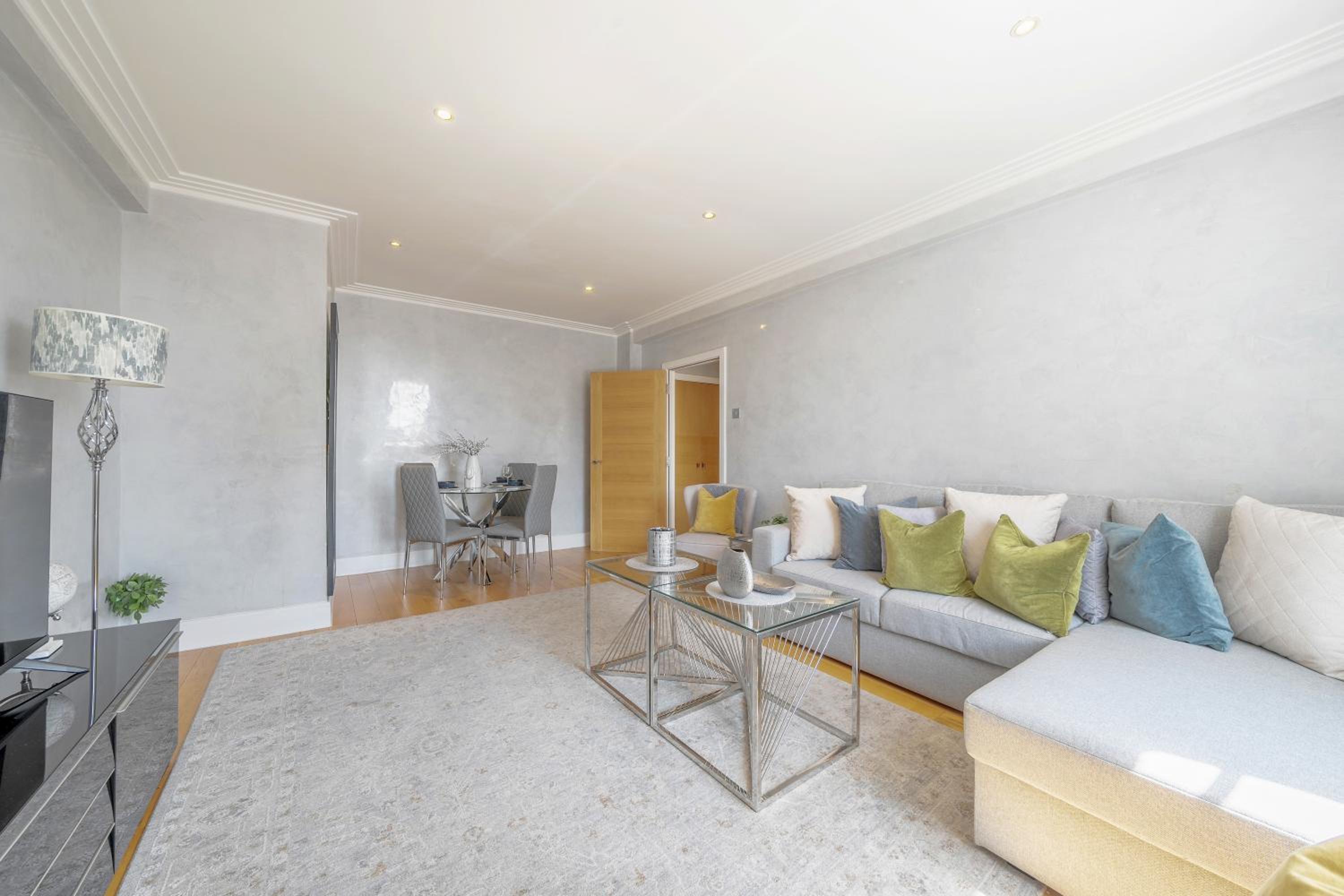 Stunning 2 Bed, 2 Bath Flat Next to Hyde Park