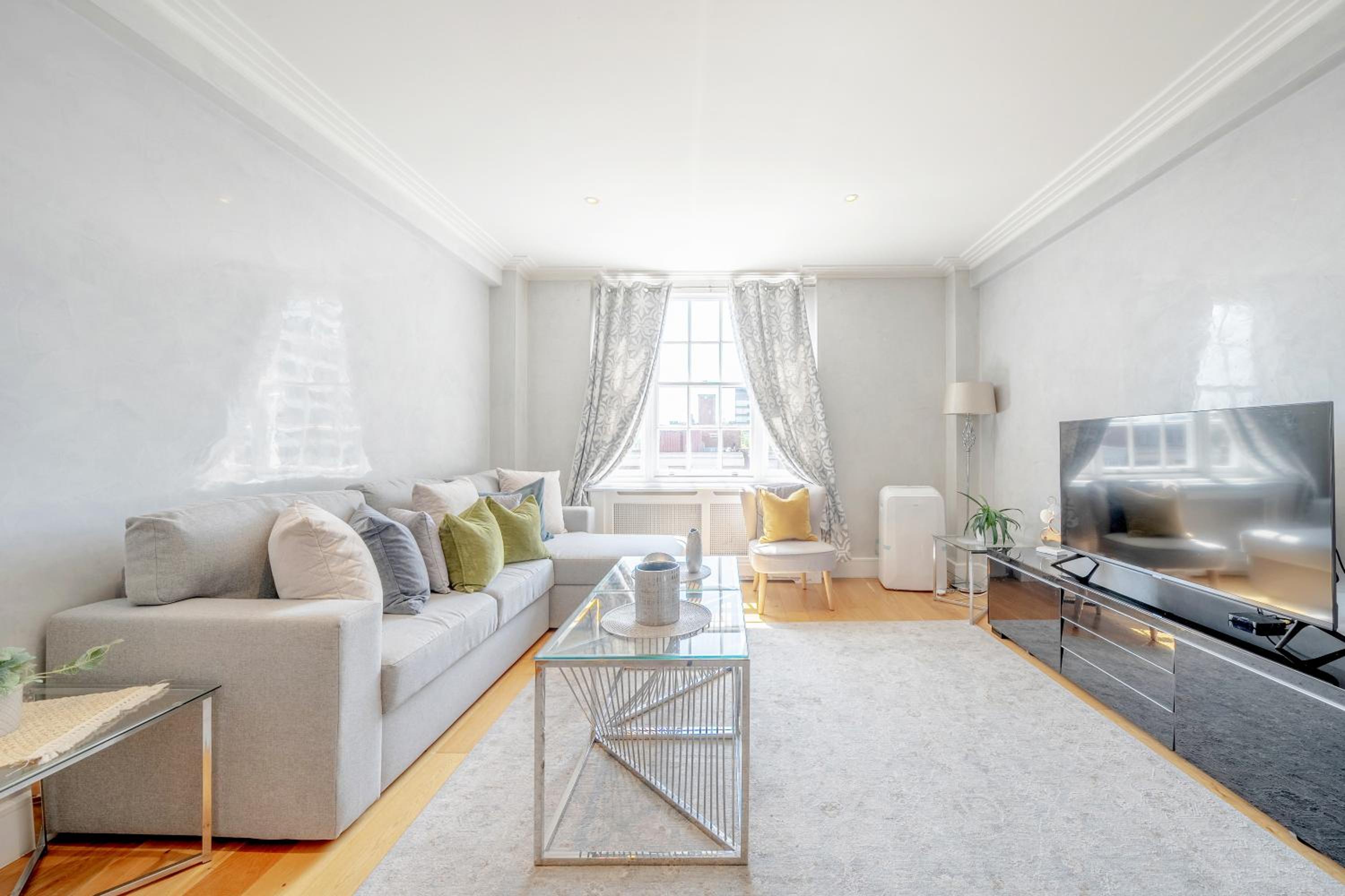 Stunning 2 Bed, 2 Bath Flat Next to Hyde Park