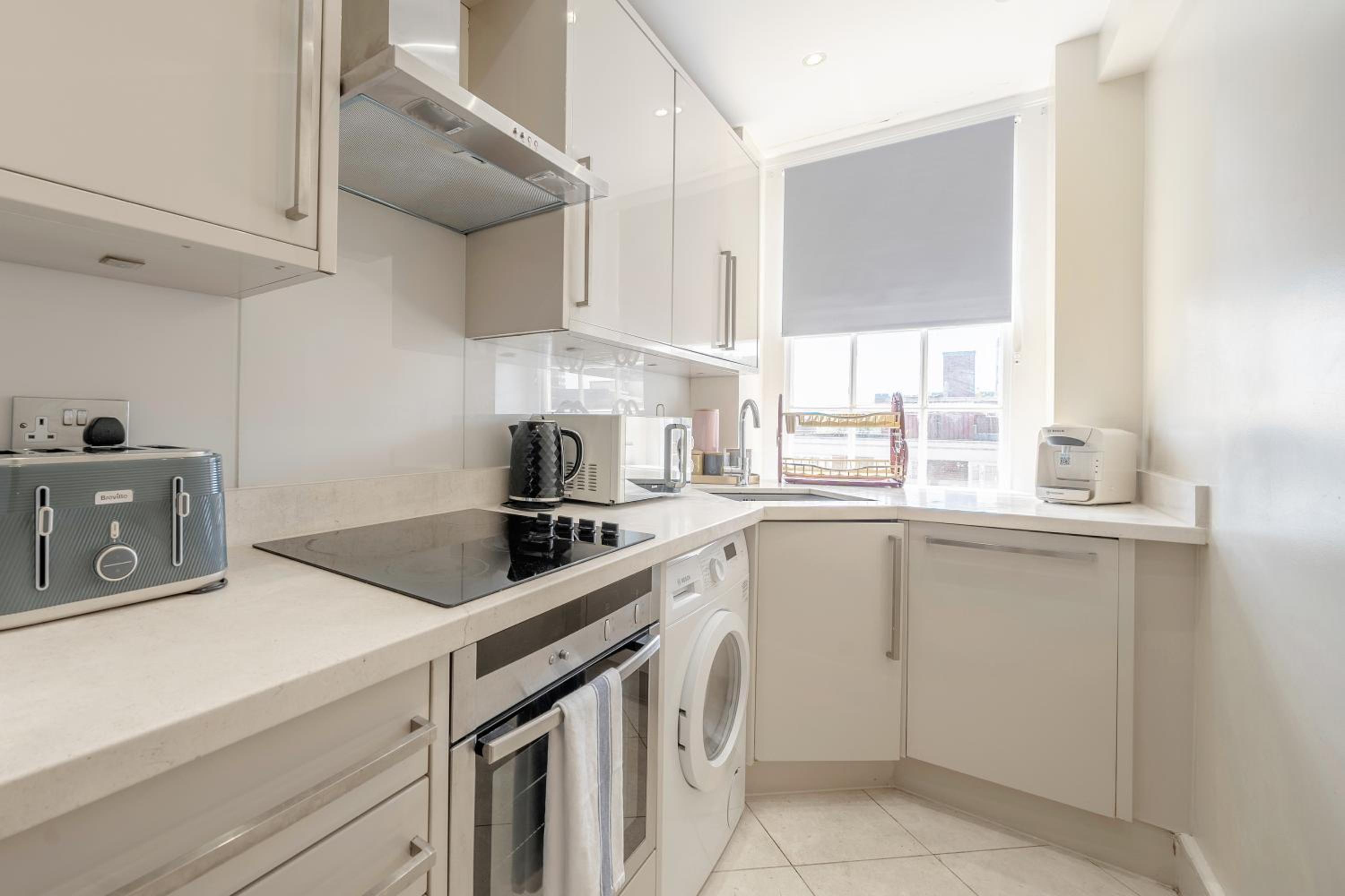Stunning 2 Bed, 2 Bath Flat Next to Hyde Park