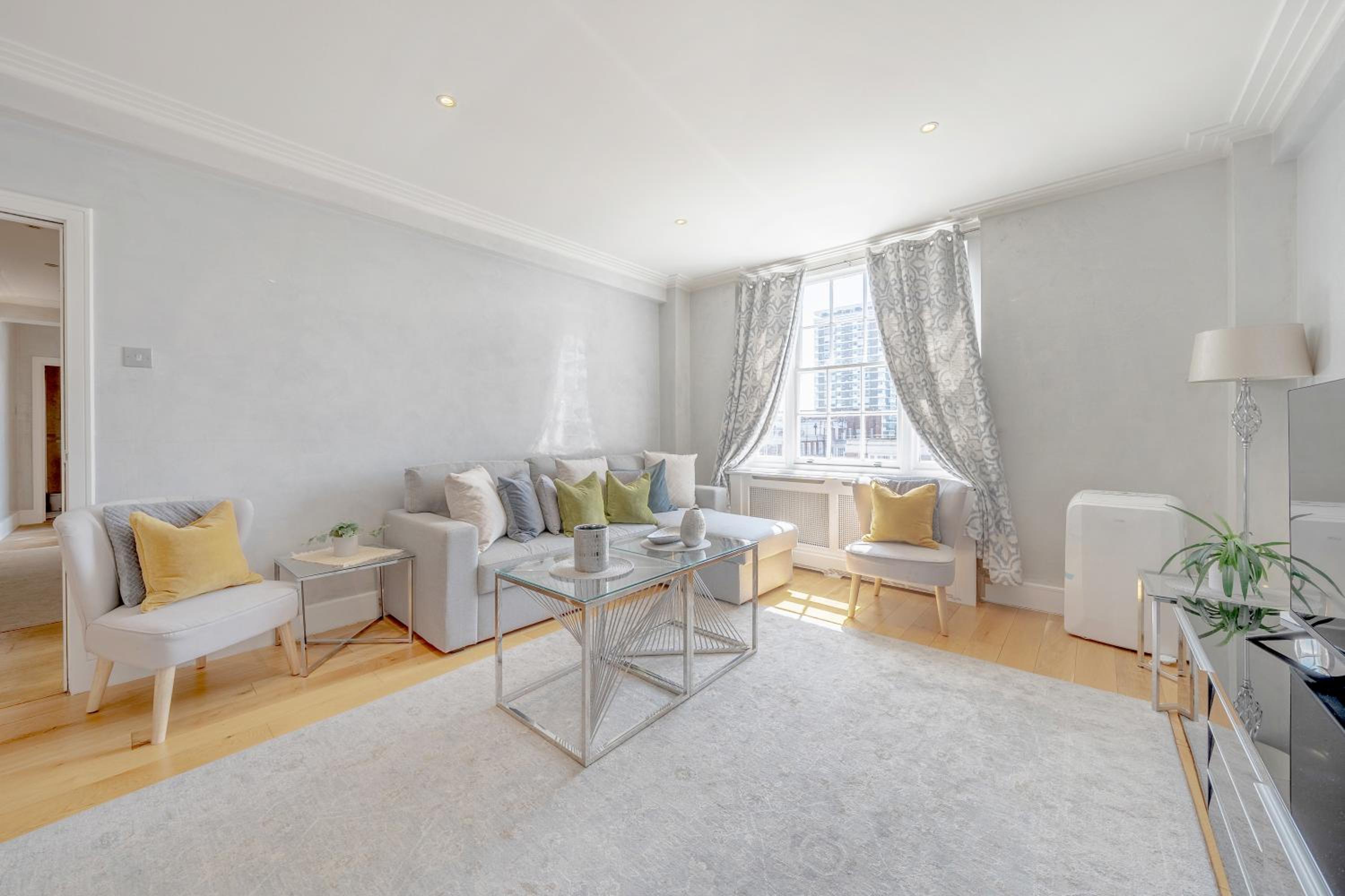 Stunning 2 Bed, 2 Bath Flat Next to Hyde Park
