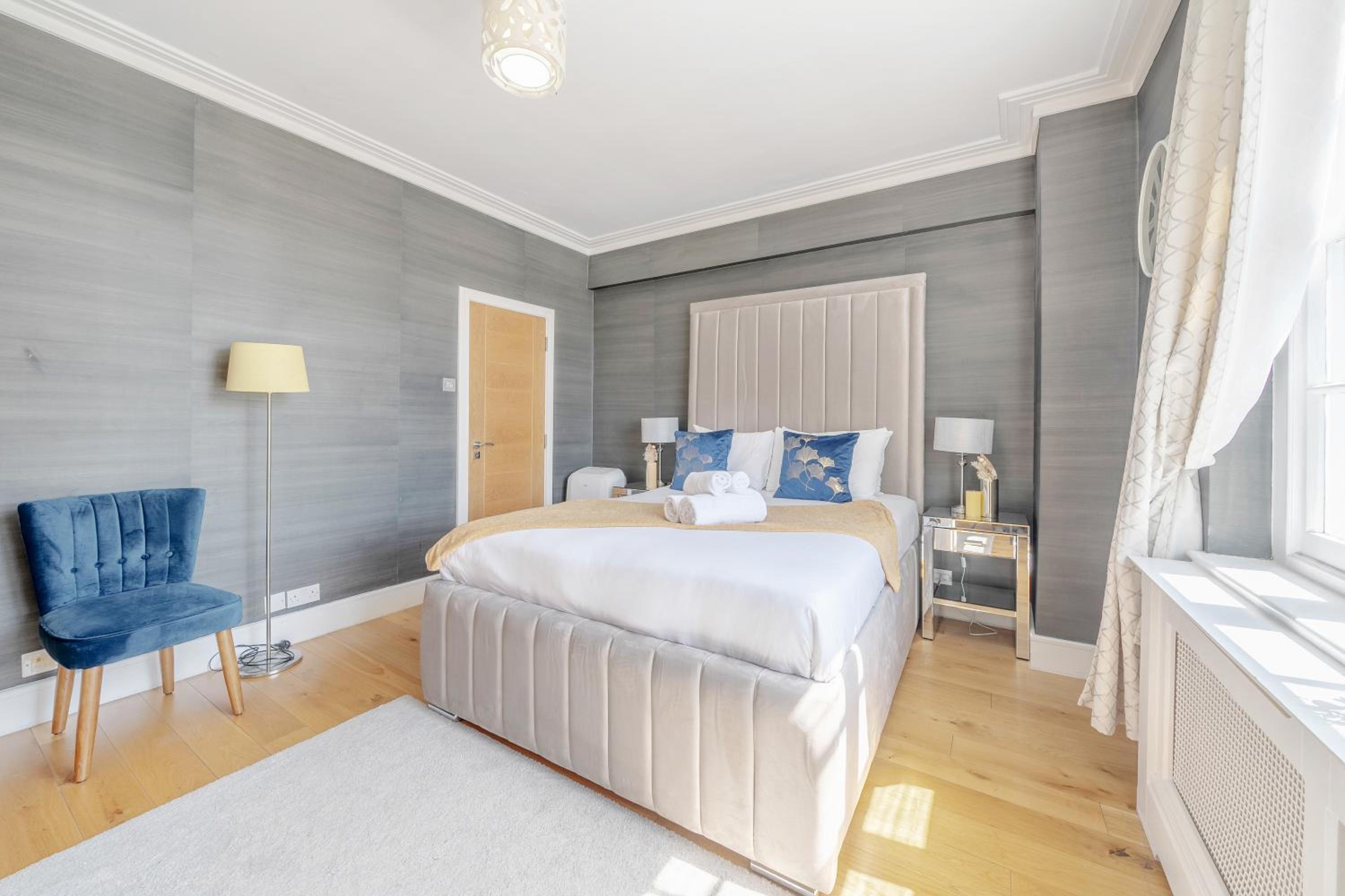 Stunning 2 Bed, 2 Bath Flat Next to Hyde Park