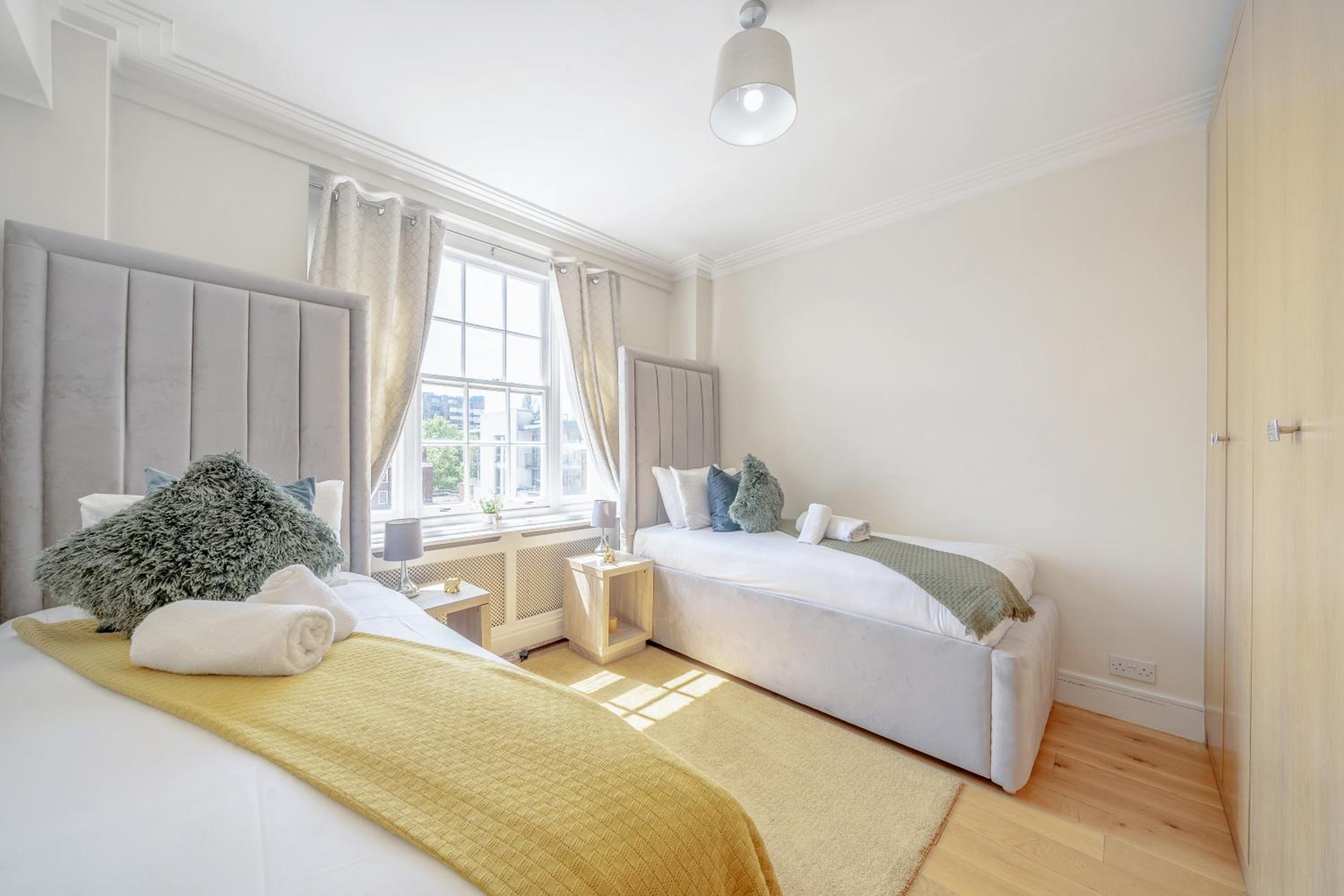 Stunning 2 Bed, 2 Bath Flat Next to Hyde Park