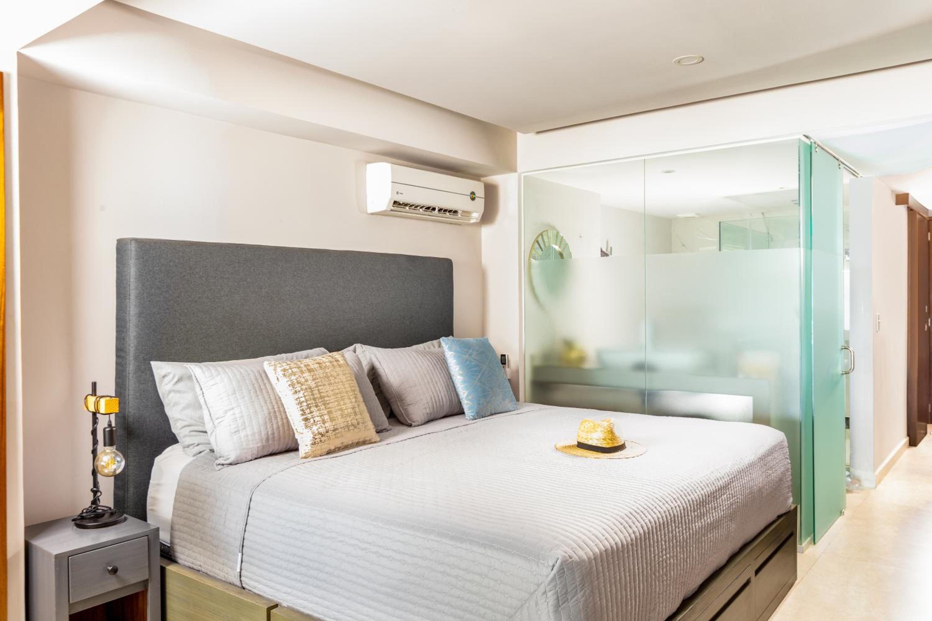 Wake Up to Ocean Views and Complimentary Breakfast
