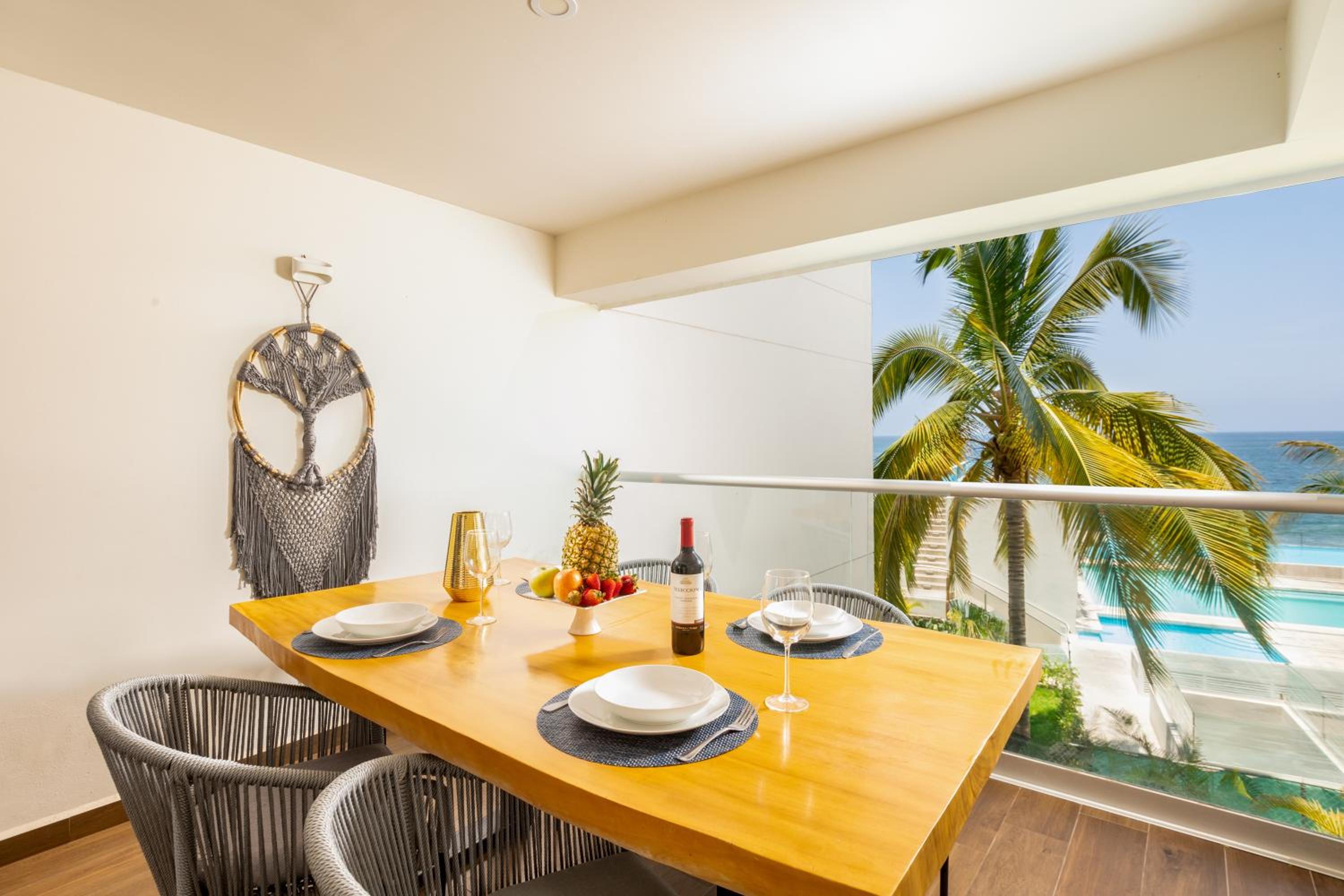 Wake Up to Ocean Views and Complimentary Breakfast