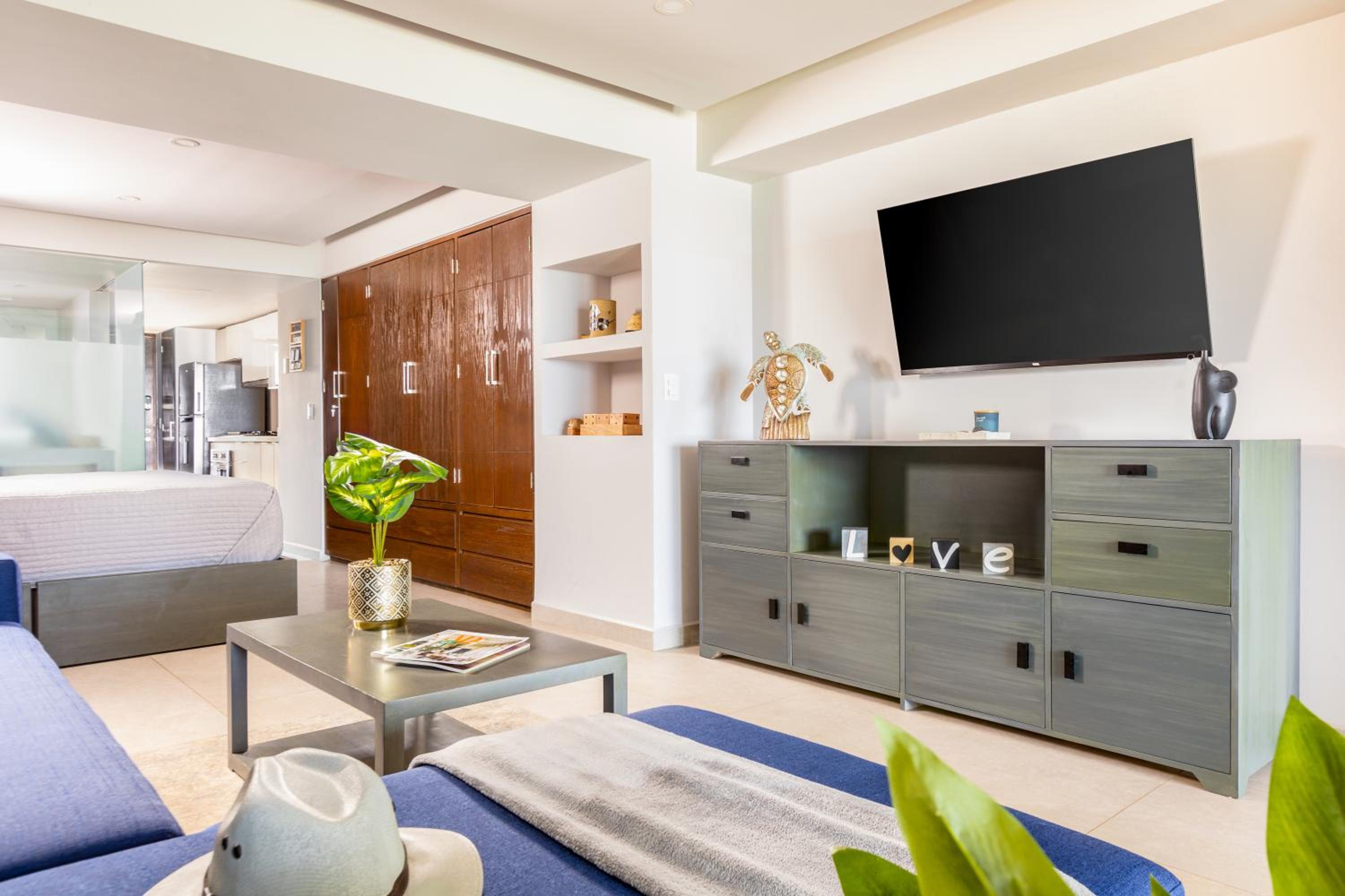 Wake Up to Ocean Views and Complimentary Breakfast