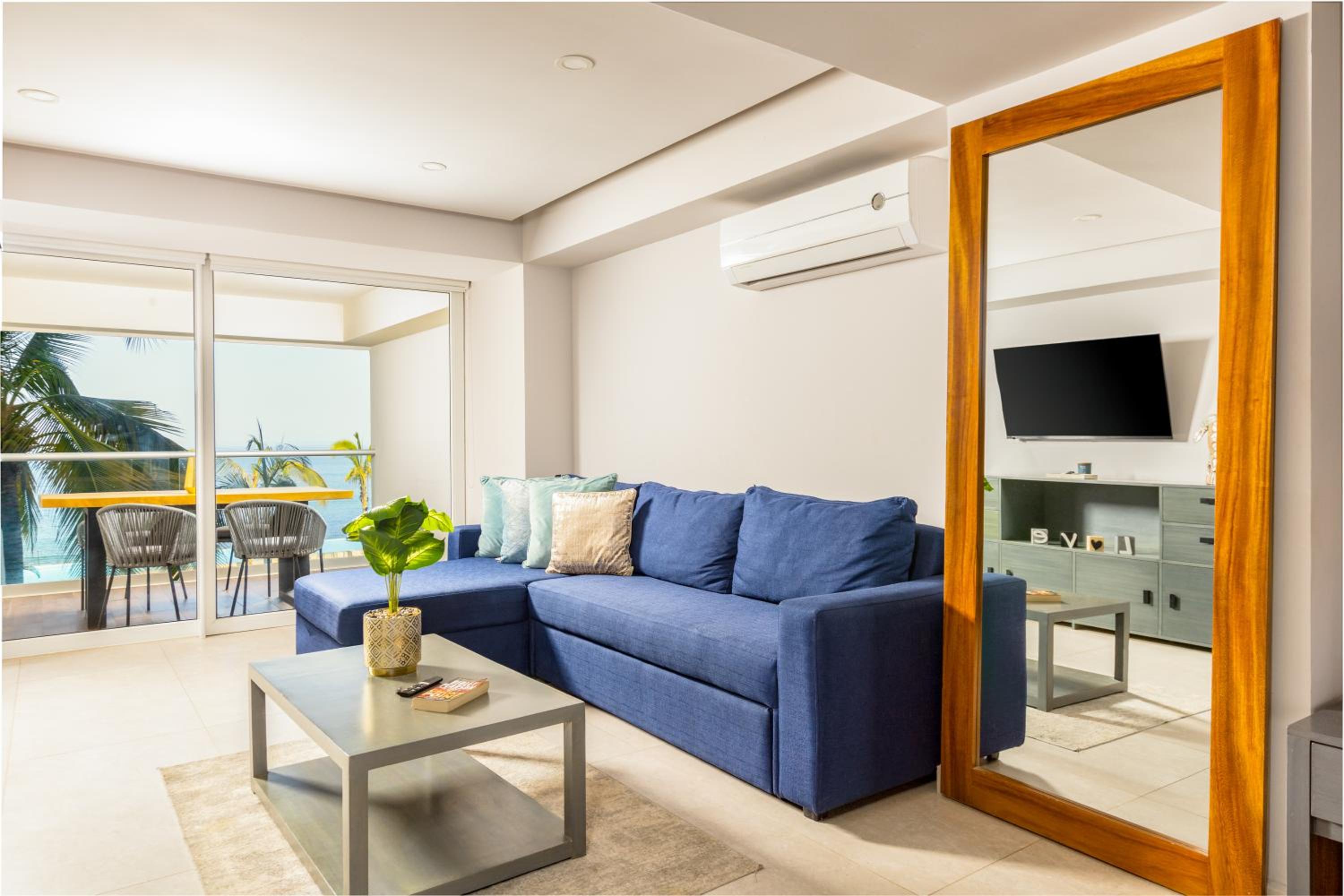 Wake Up to Ocean Views and Complimentary Breakfast