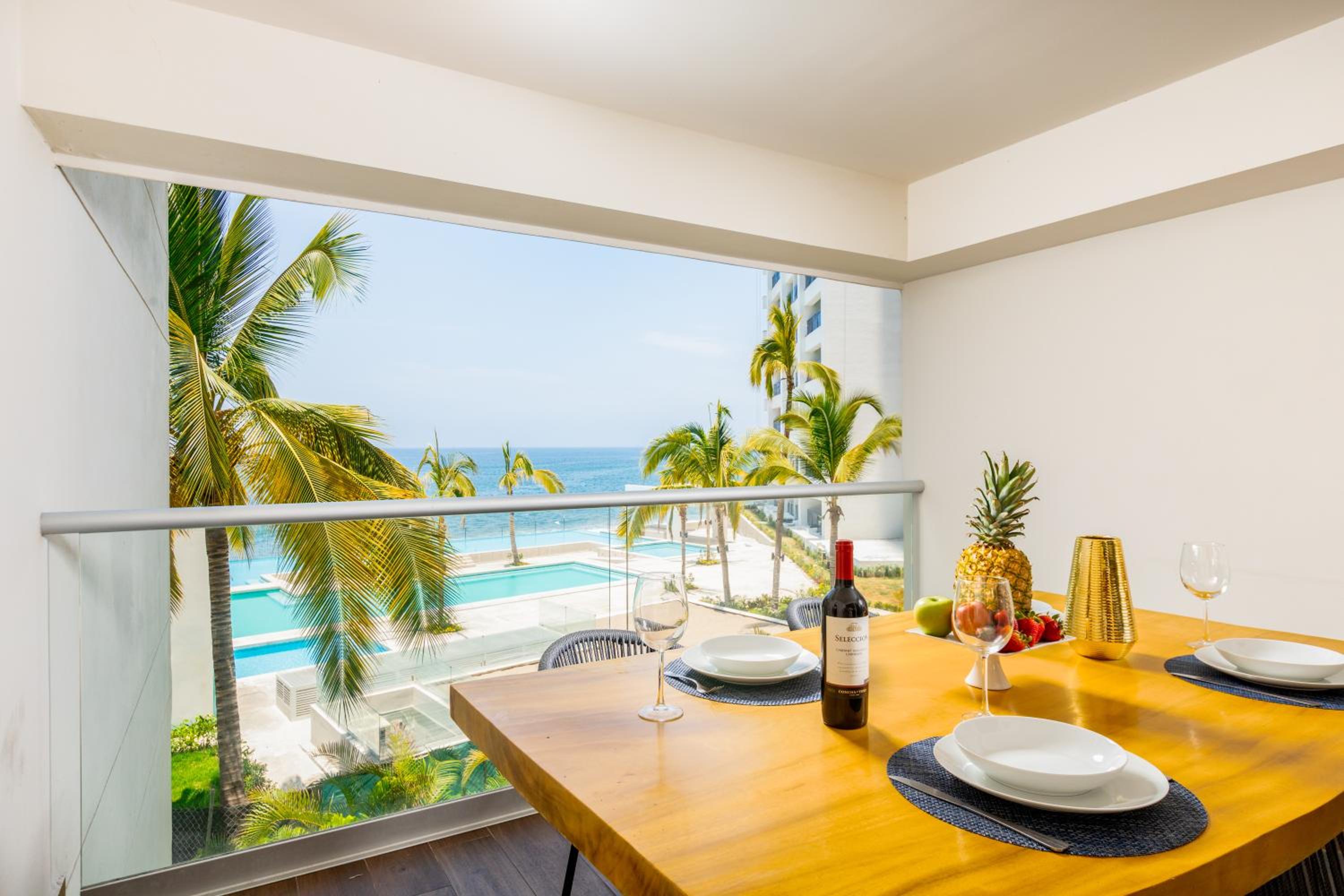 Wake Up to Ocean Views and Complimentary Breakfast
