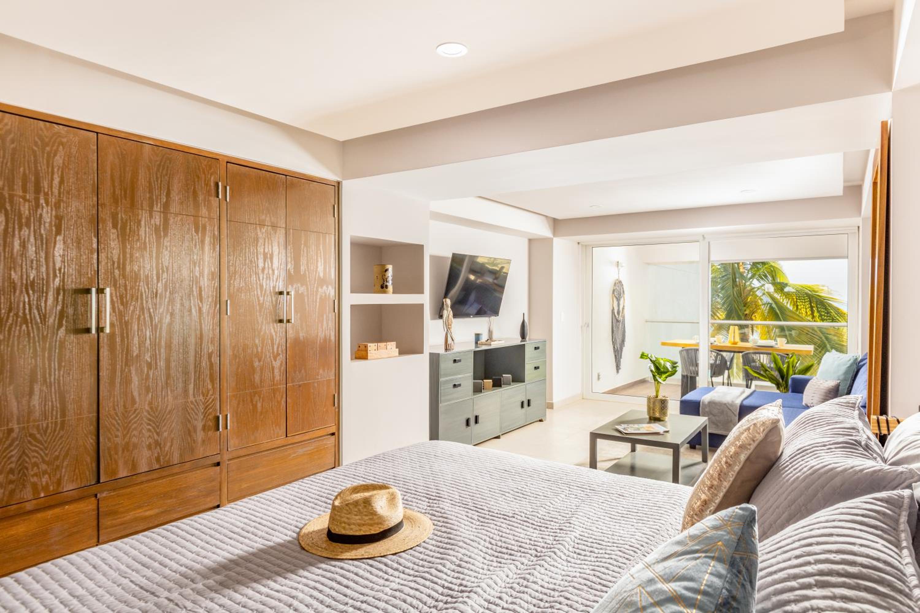 Wake Up to Ocean Views and Complimentary Breakfast