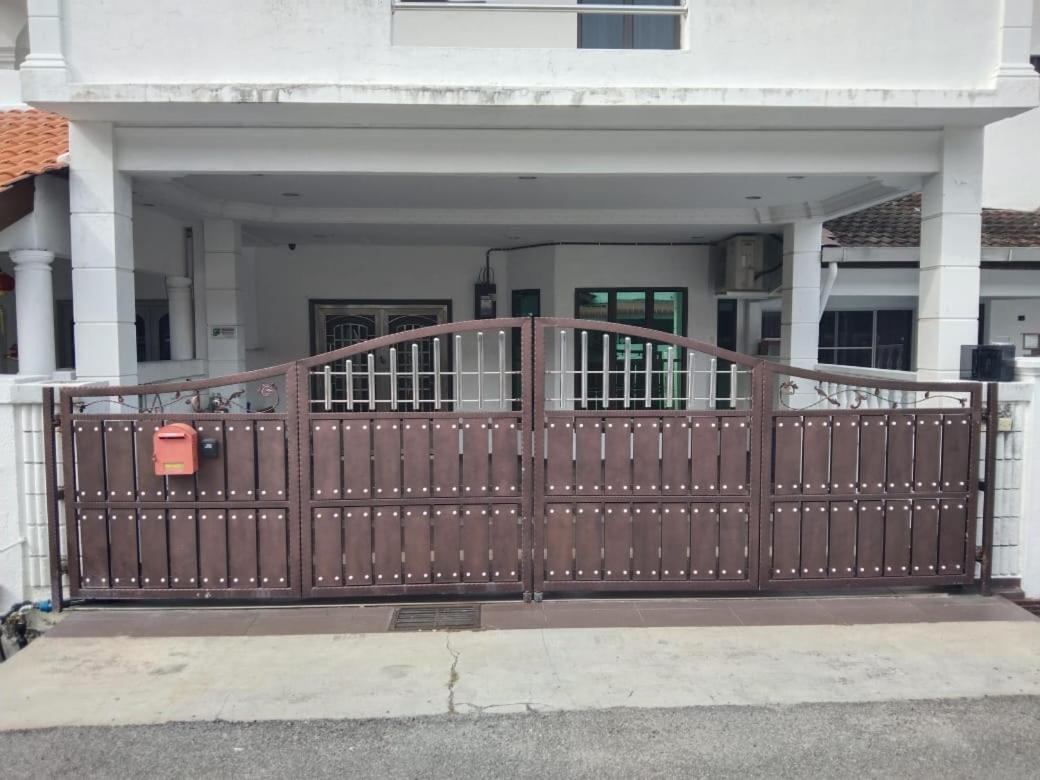 2 Storey 5BR 16pax Semabok Taman Cheng Ho, 3 by Myplace