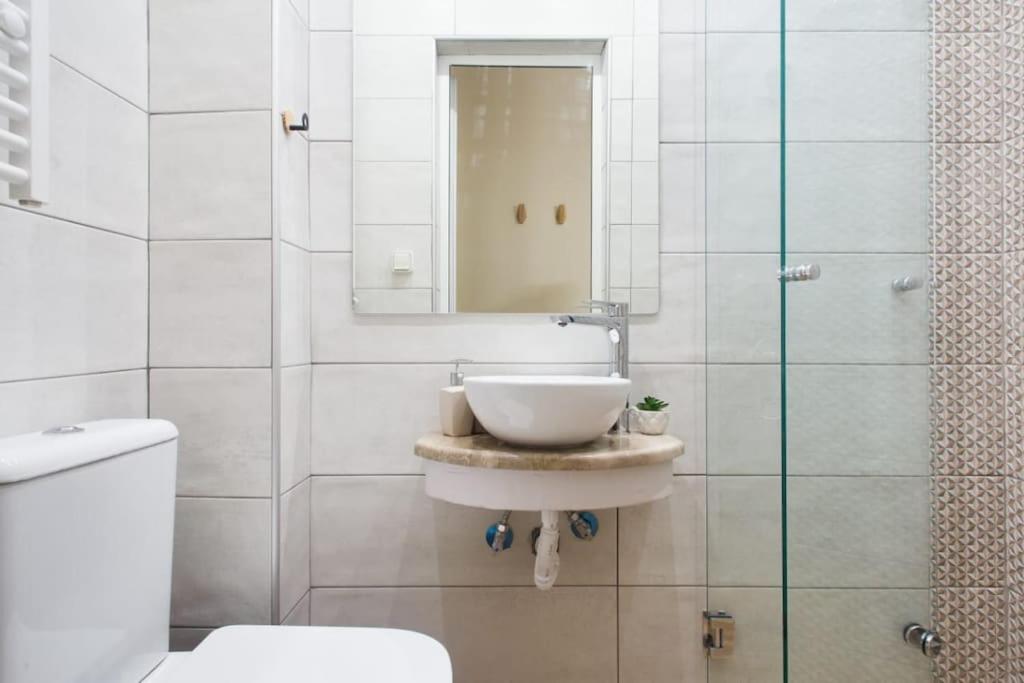 A comfortable small studio nearby Acropolis 203