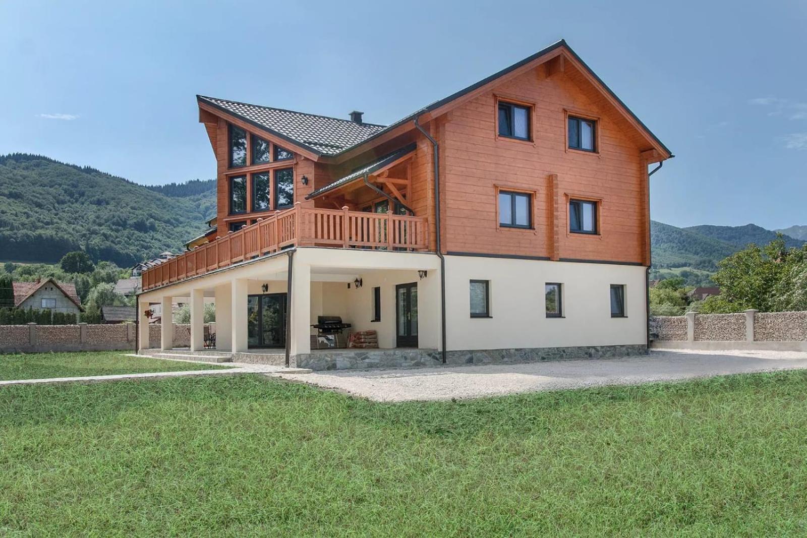 Transylvania Mountain Chalet